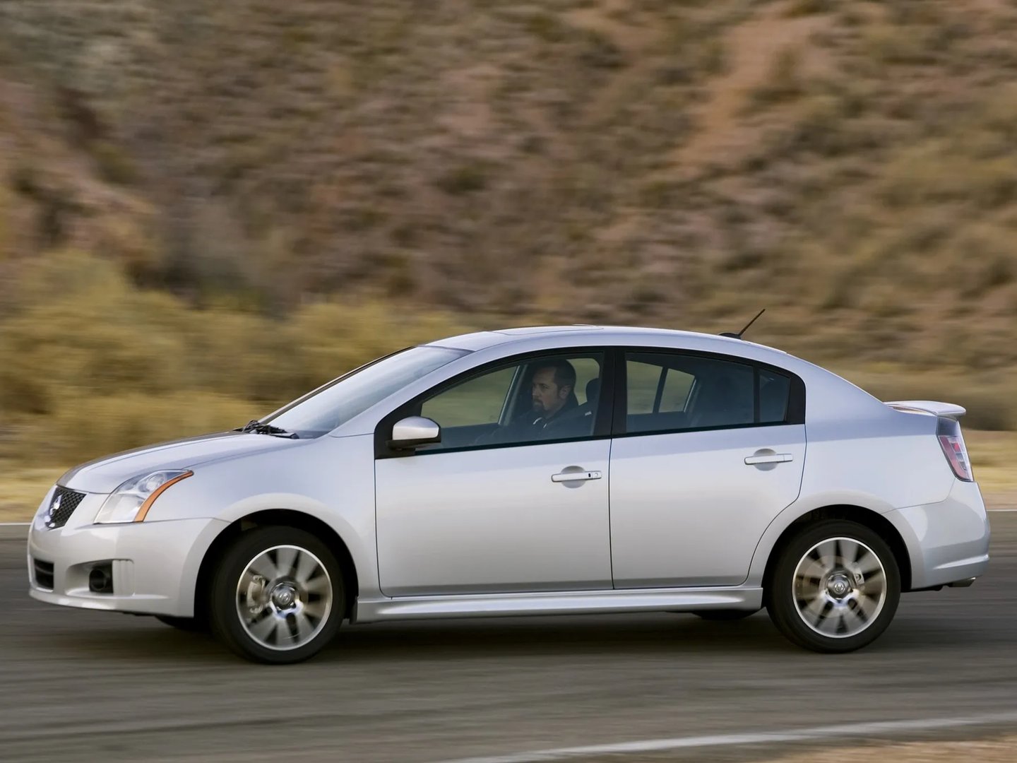 Nissan_Sentra_6_generation__Sedan__3.jpg