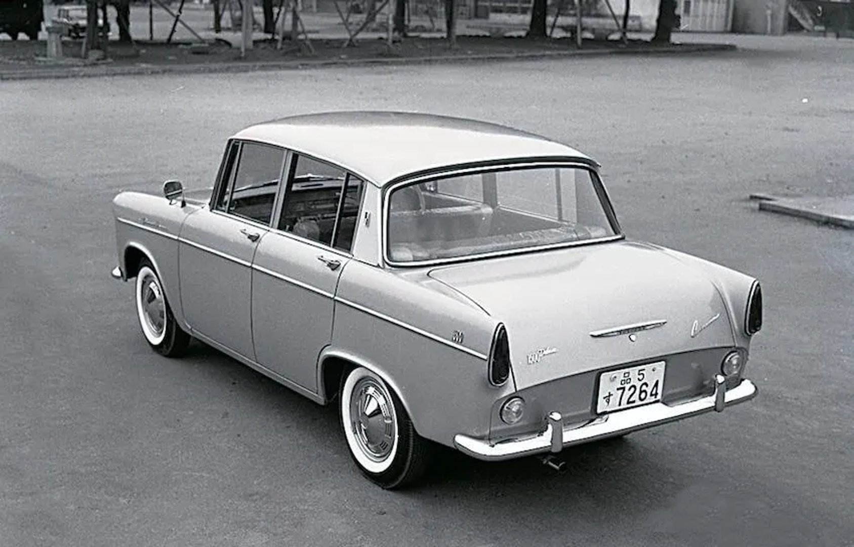 Toyota_Corona_2_generation__Sedan__2.jpg