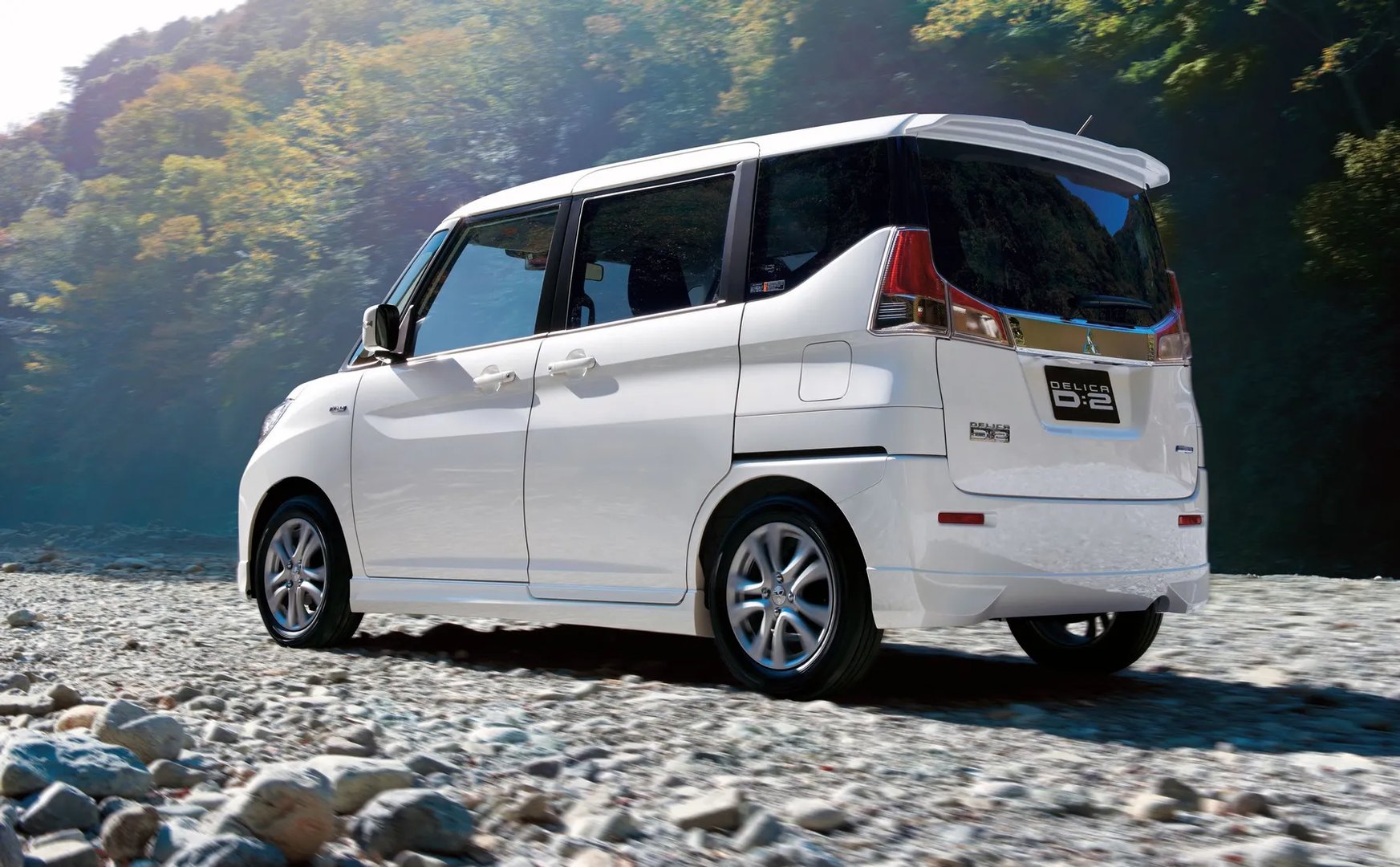 Mitsubishi_Delica_D:2_2_generation__Microvan__1.jpg