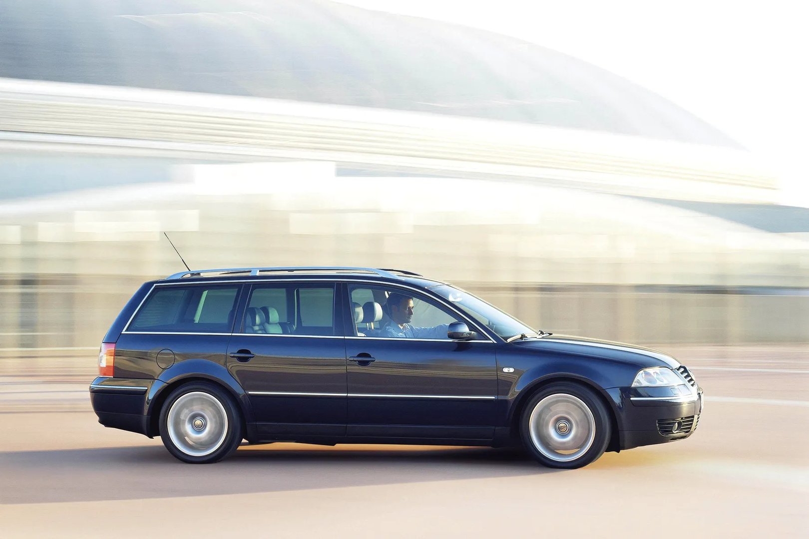 Volkswagen_Passat_5_generation_restyling__Estate_5-door__4.jpg