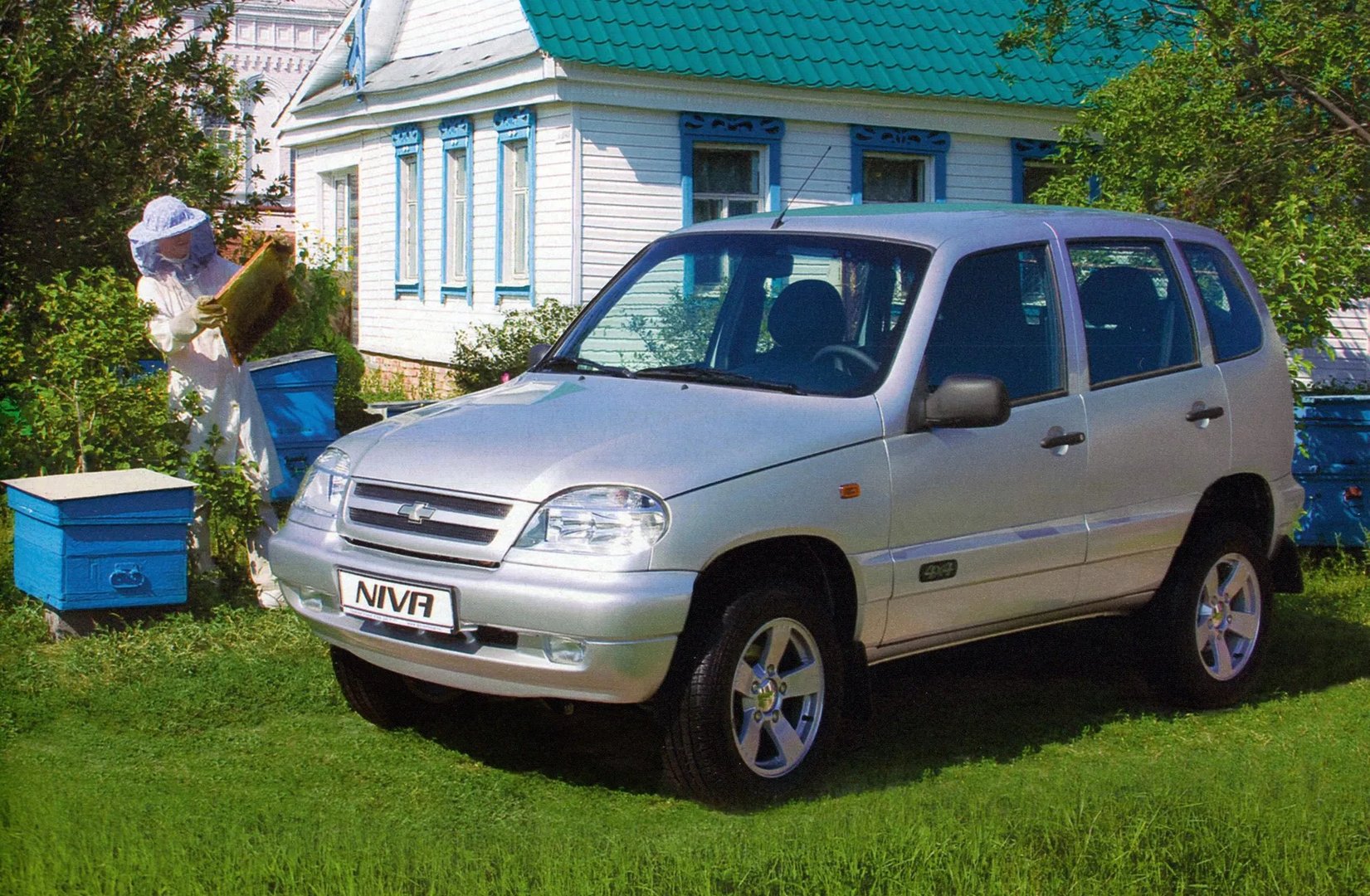 Chevrolet_Niva_1_generation__SUV_5-doors__12.jpg