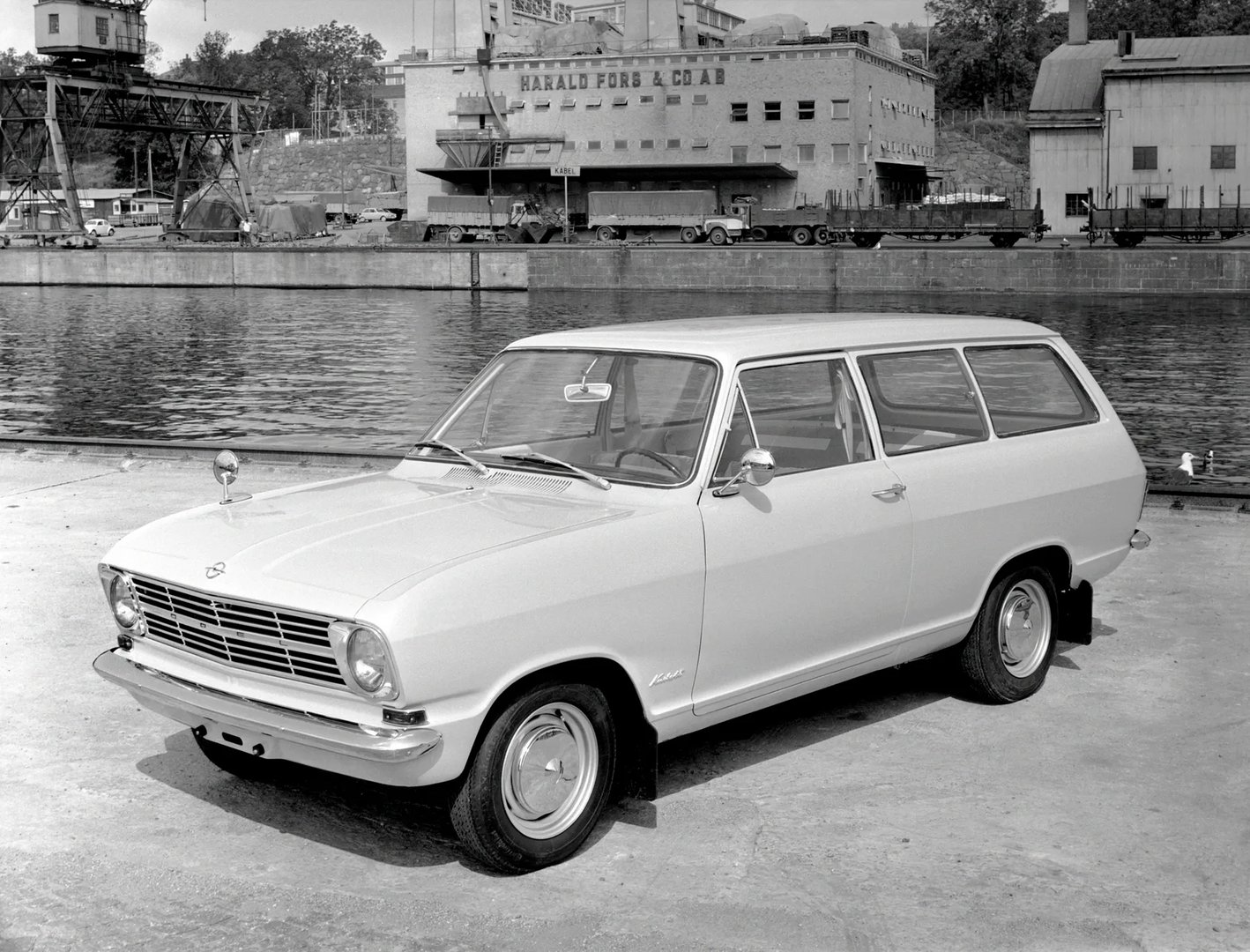 Opel_Kadett_2_generation__Estate_3-door__2.jpg