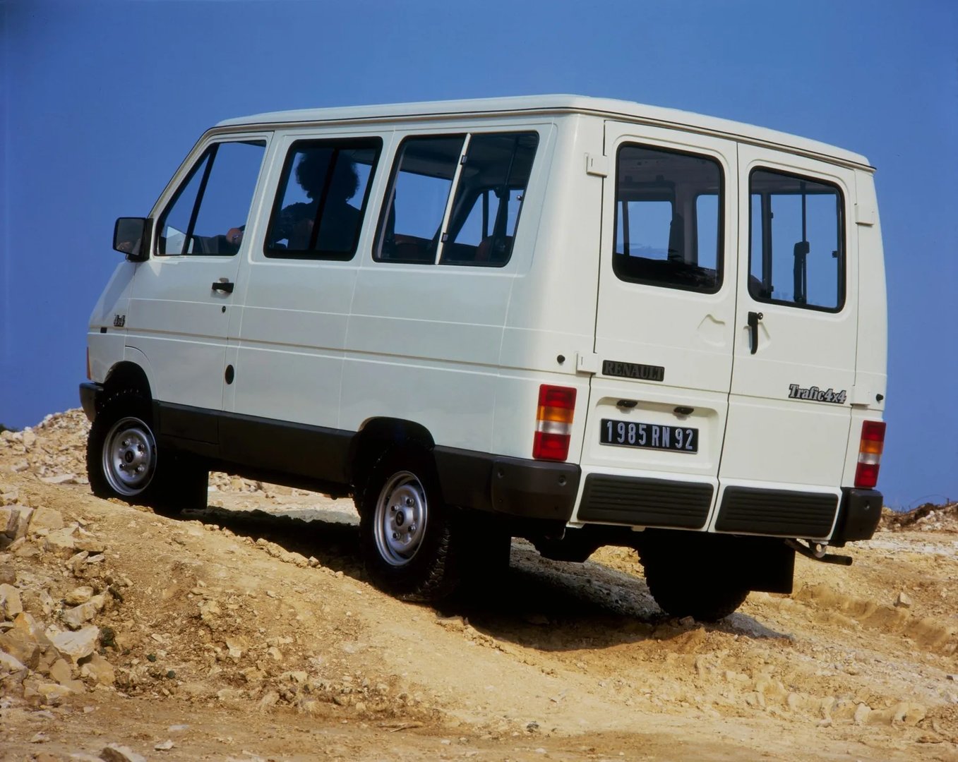 Renault_Trafic_1_generation__Minivan__3.jpg