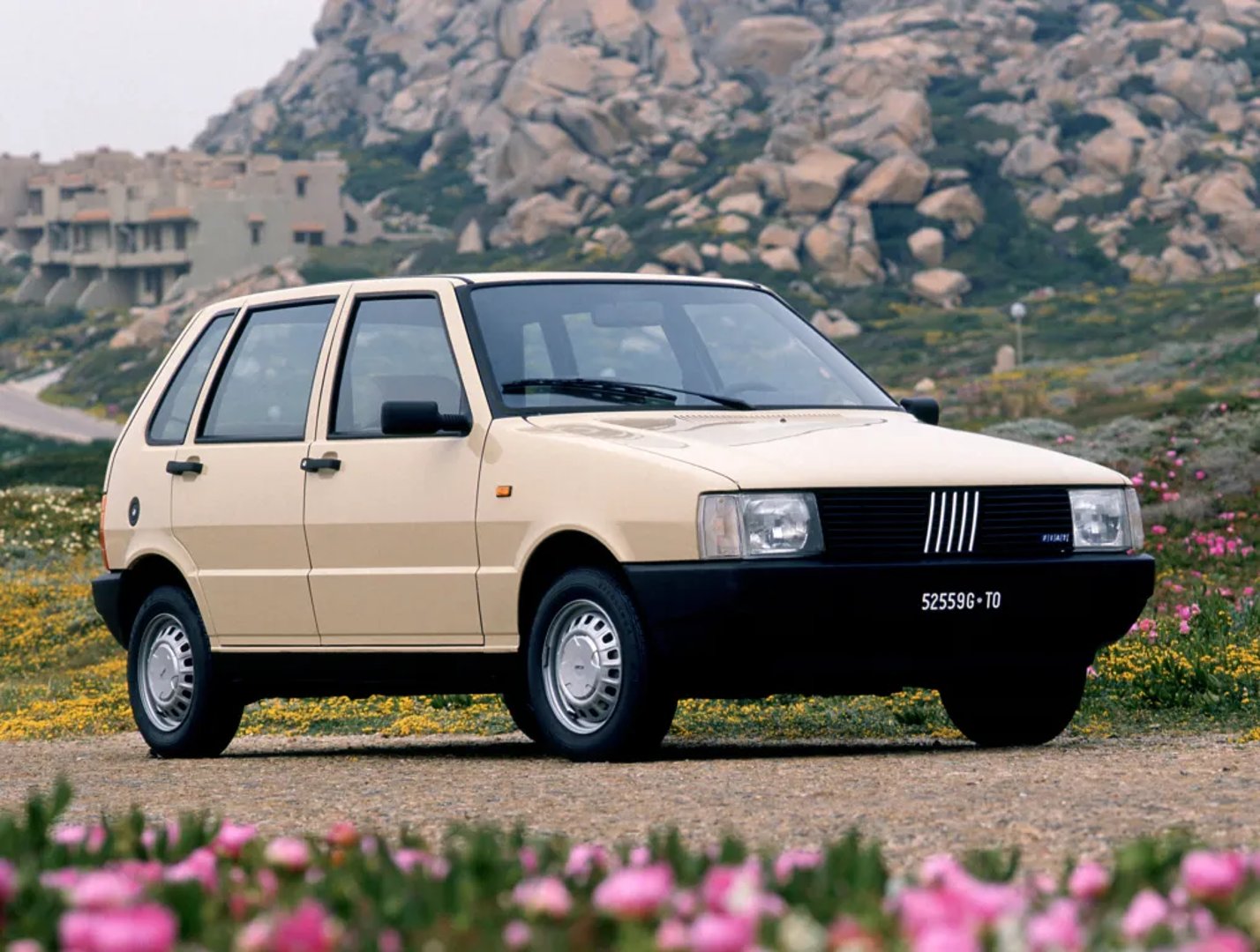 Fiat_Uno_1_generation__Mini_5-doors__2.jpg