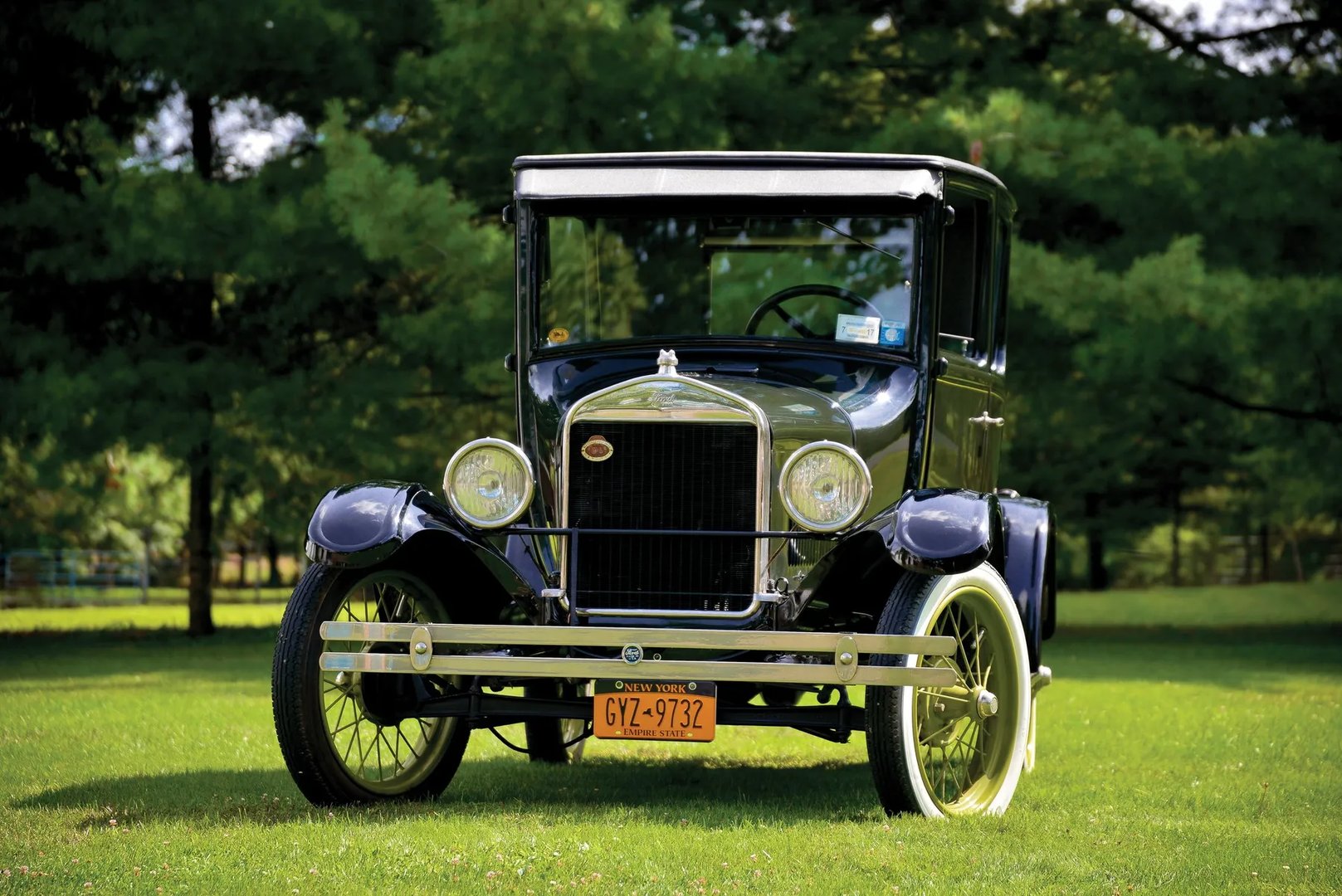 Ford_Model_T_1_generation__Sedan_2-doors__2.jpg