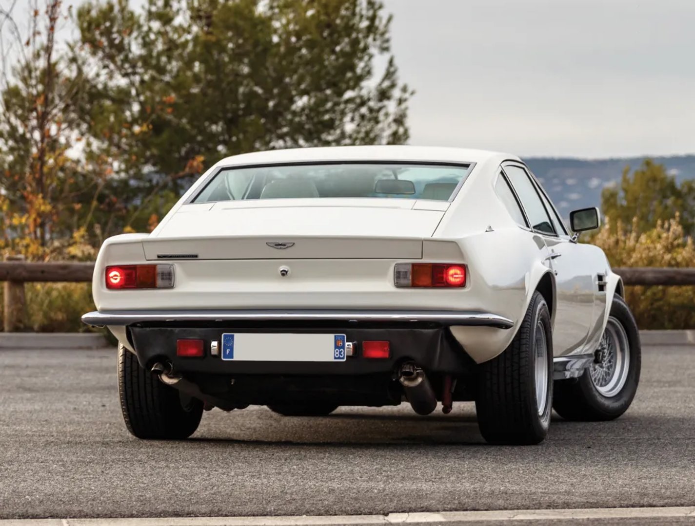 Aston Martin_Vantage_1_generation__Coupe__6.jpg