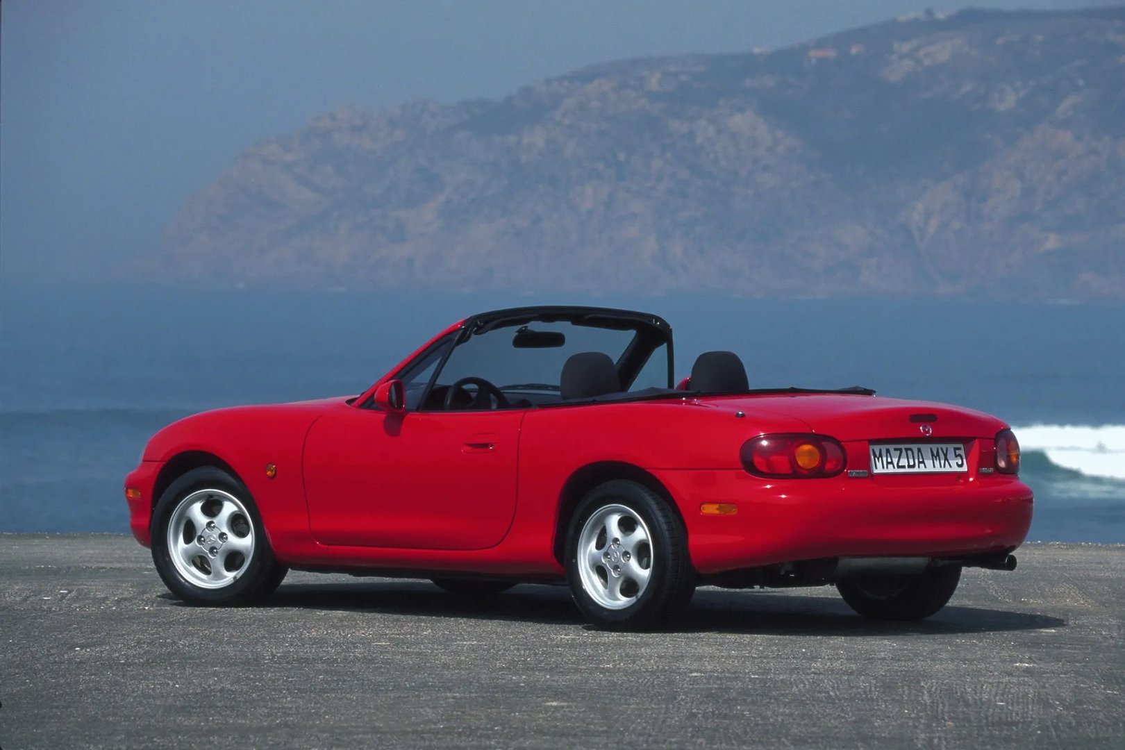 Mazda_MX-5_2_generation__Roadster__11.jpg