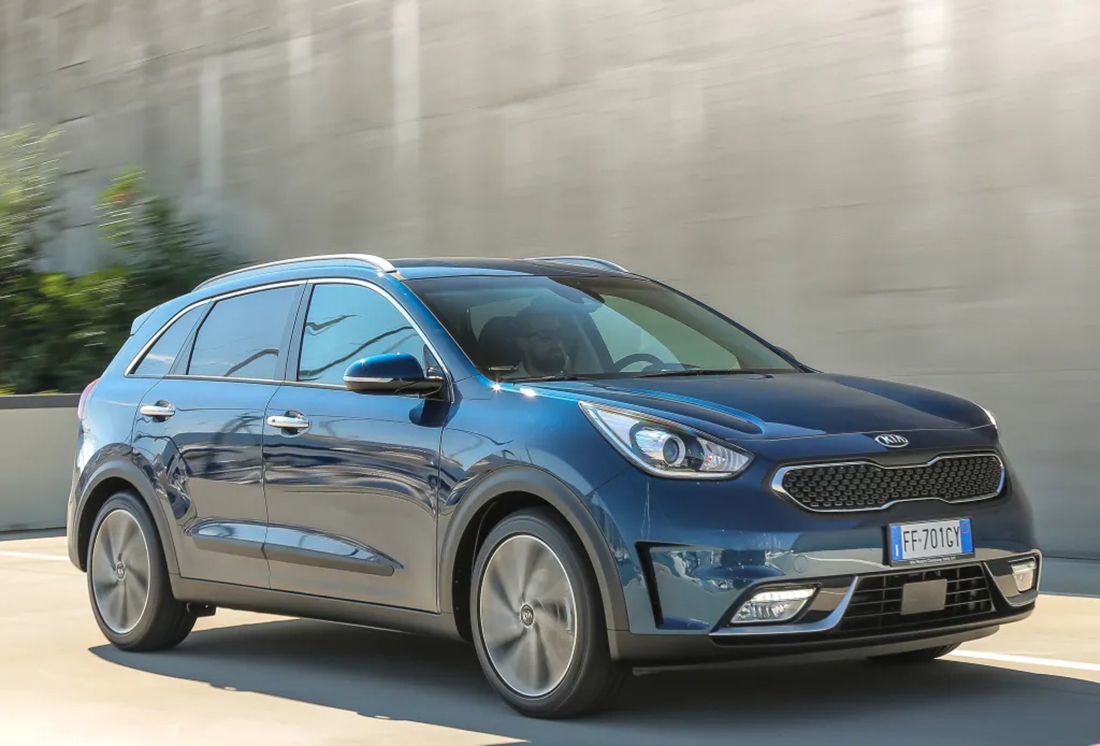 Kia_Niro_1_generation__SUV_5-doors__8.jpg