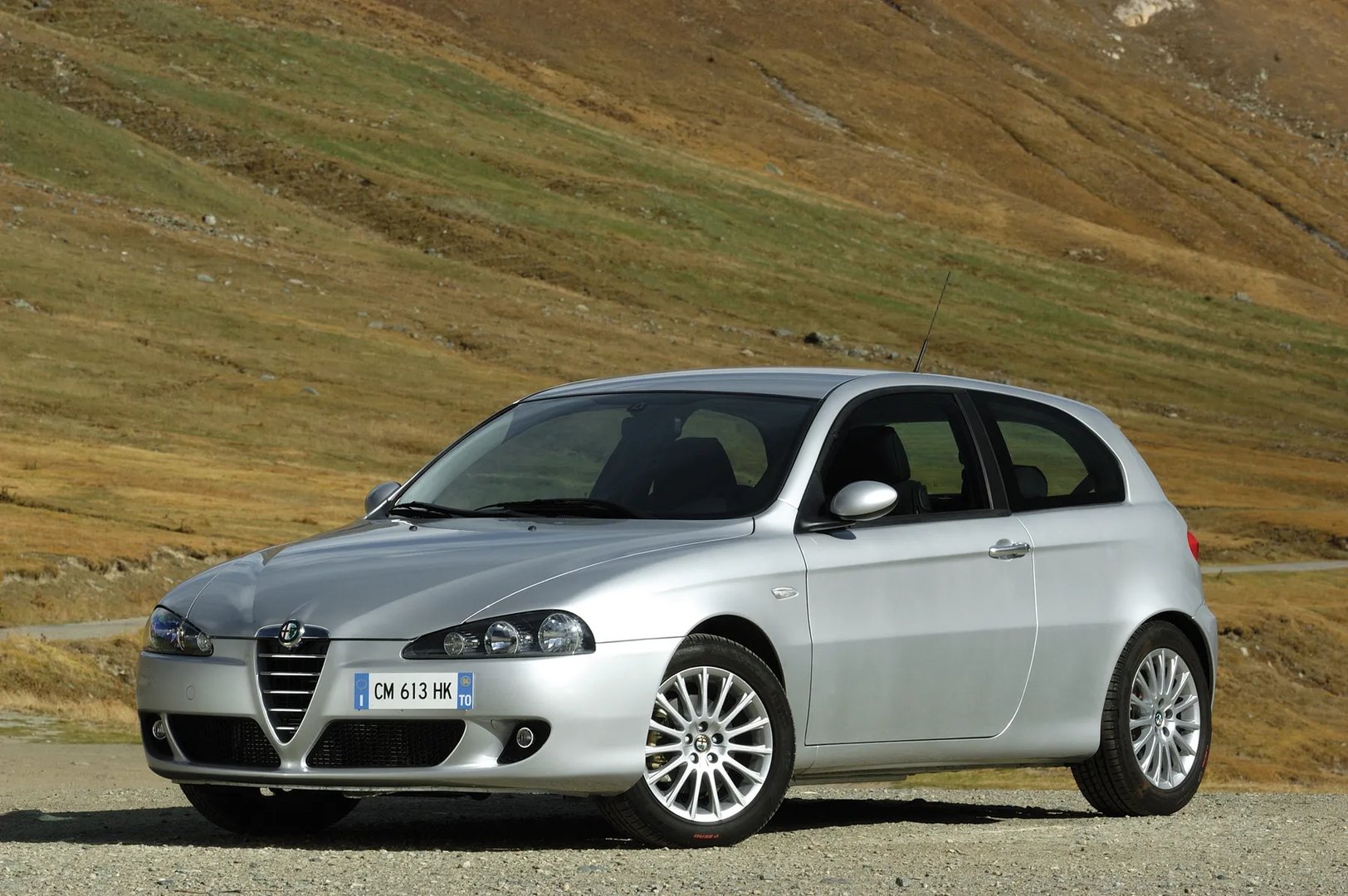 Alfa Romeo_147_1_generation_restyling__Hatchback_3-door__7.jpg