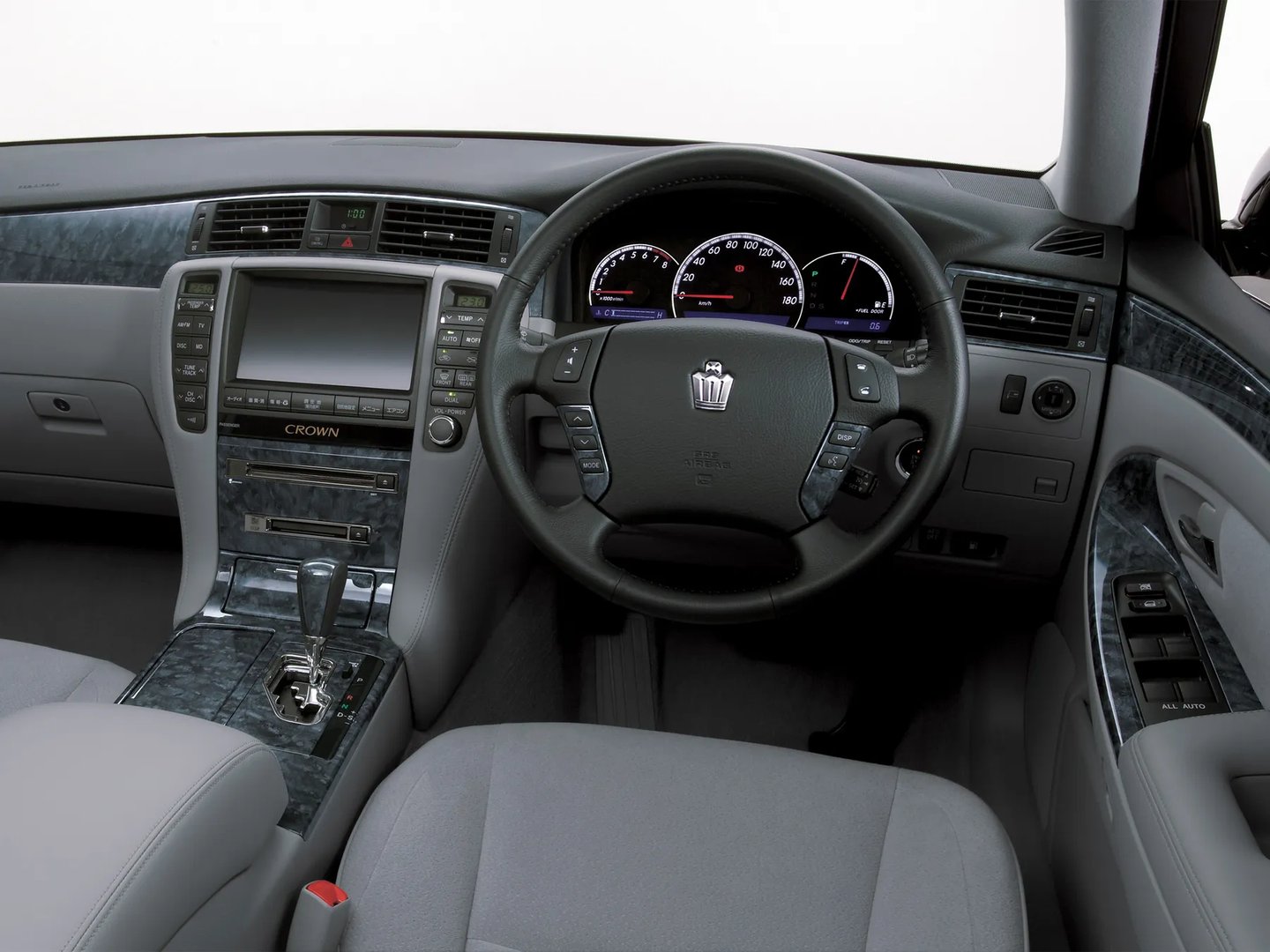 Toyota_Crown_12_generation__Sedan__8.jpg