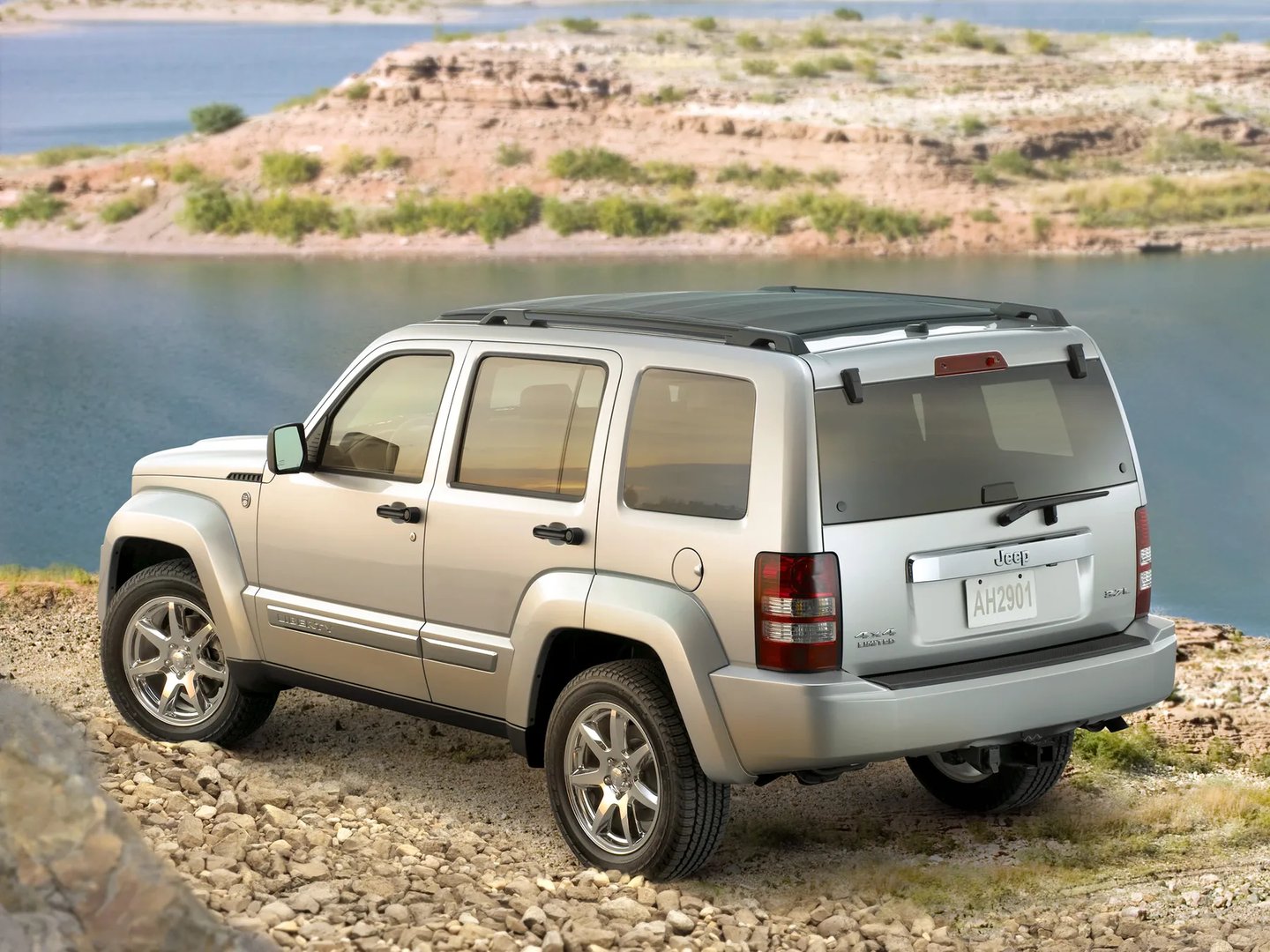 Jeep_Liberty_2_generation__SUV_5-doors__2.jpg