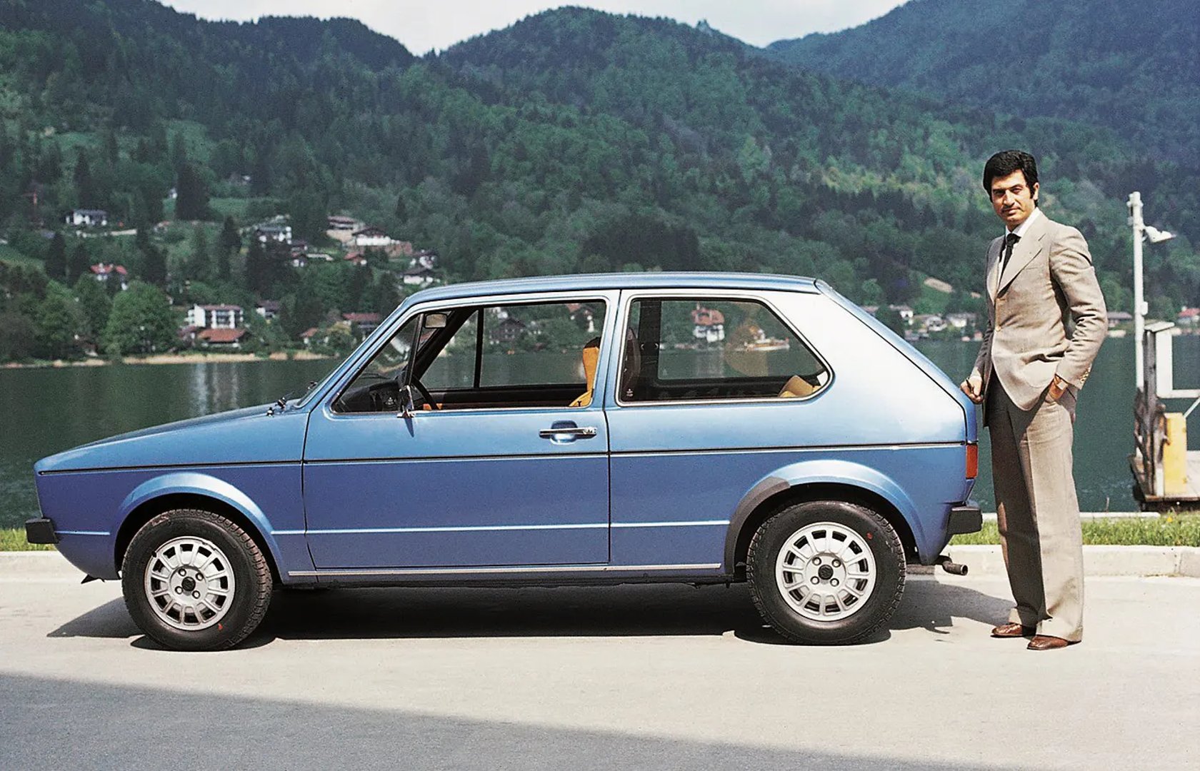 Volkswagen_Golf_1_generation_restyling__Hatchback_3-door__2.jpg