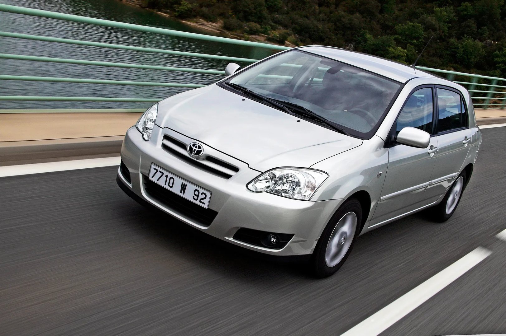 Toyota_Corolla_9_generation_restyling__Hatchback_5-door__11.jpg