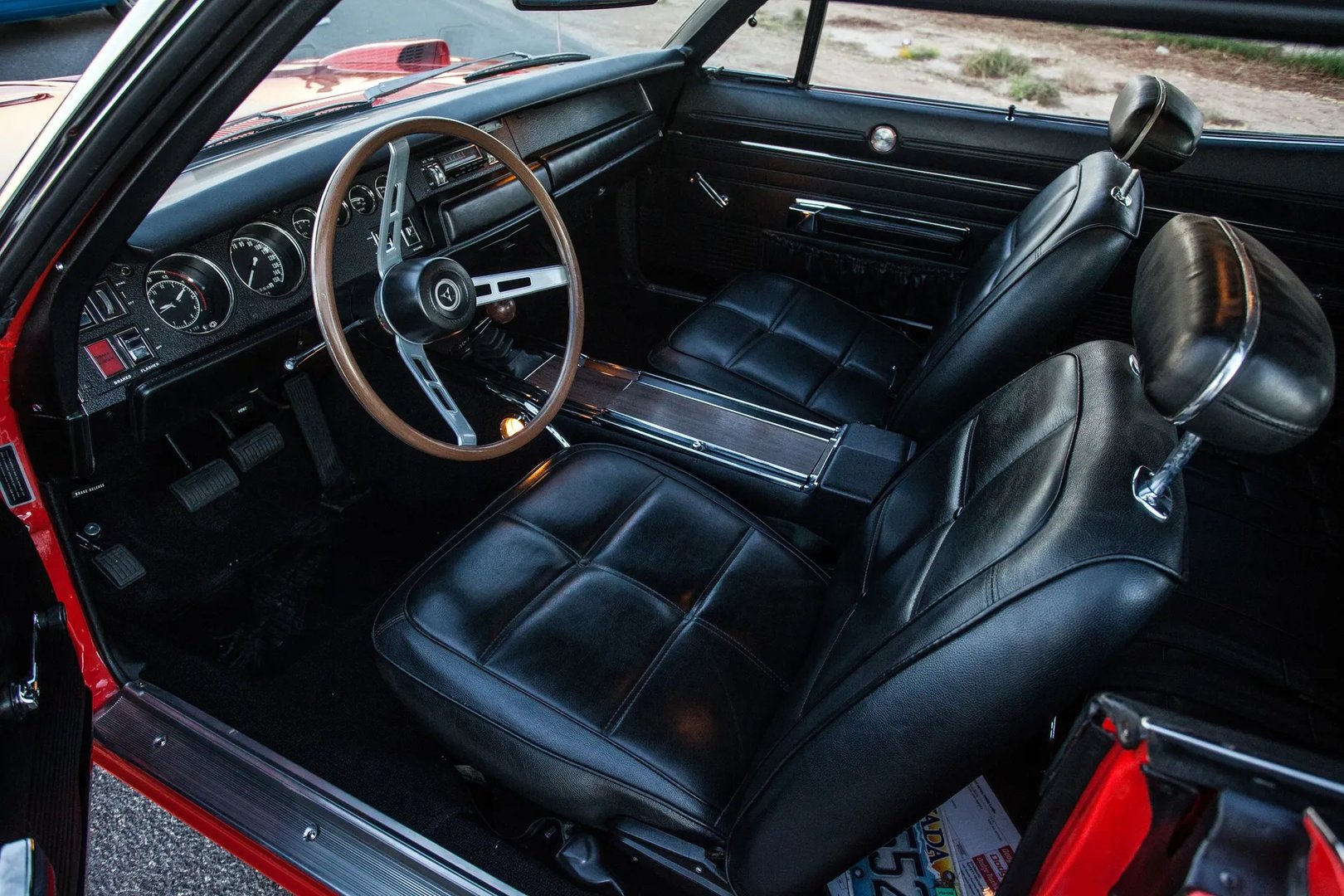Dodge_Charger_Daytona_1_generation__Coupe__12.jpg