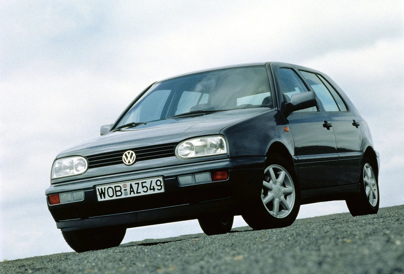 Volkswagen_Golf_3_generation__Hatchback_5-door__4.jpg