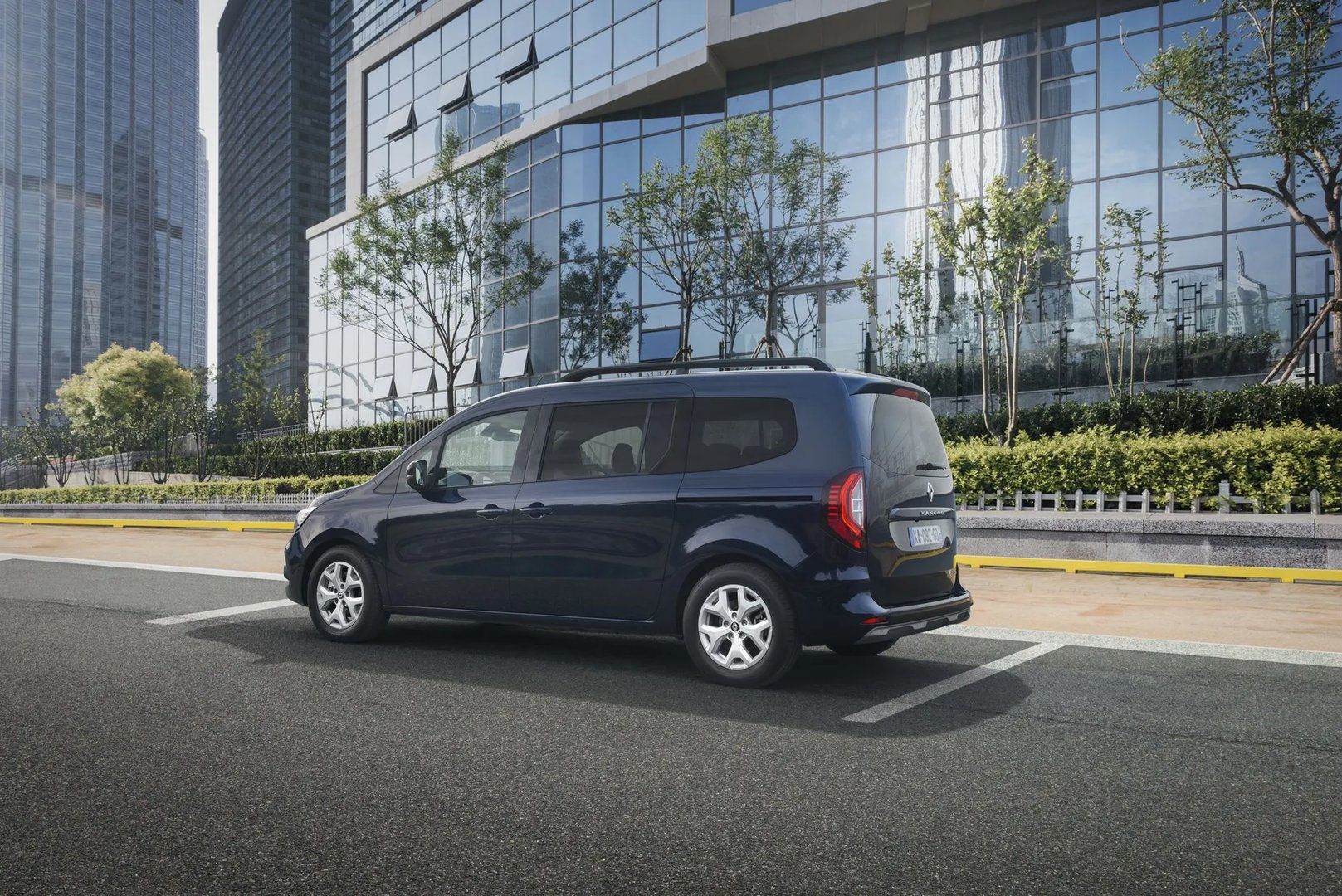 Renault_Grand_Kangoo_1_generation__Minivan__1.jpg