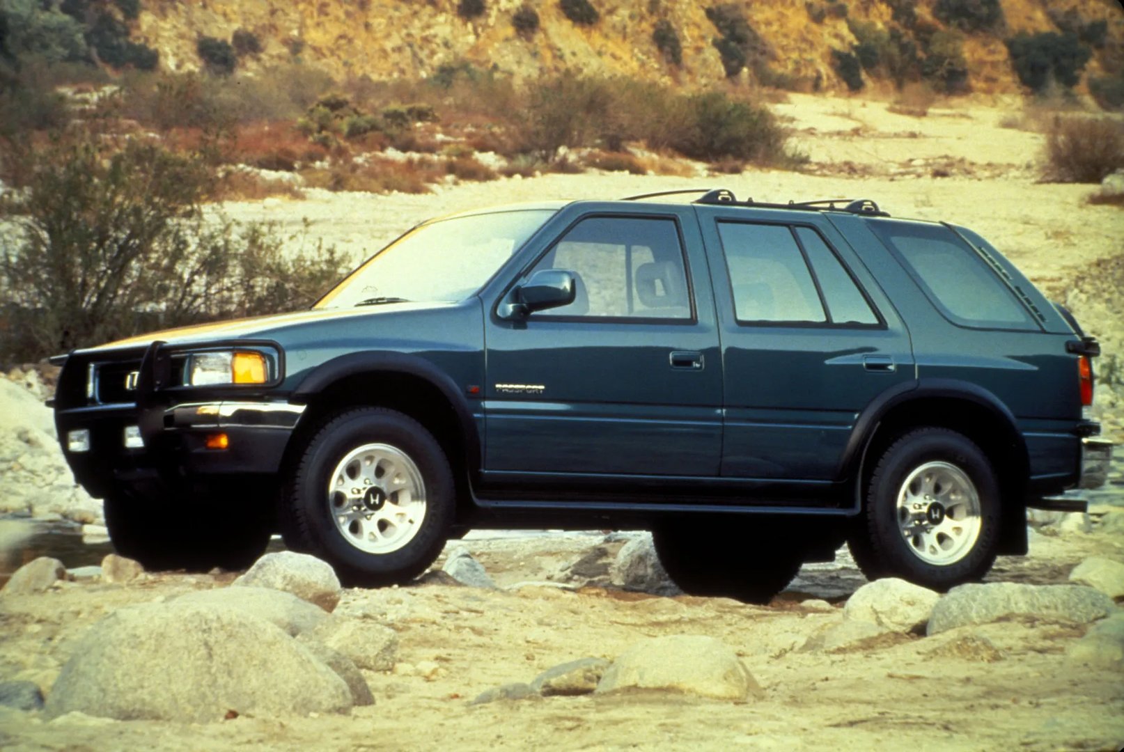 Honda_Passport_1_generation__SUV_5-doors__3.jpg