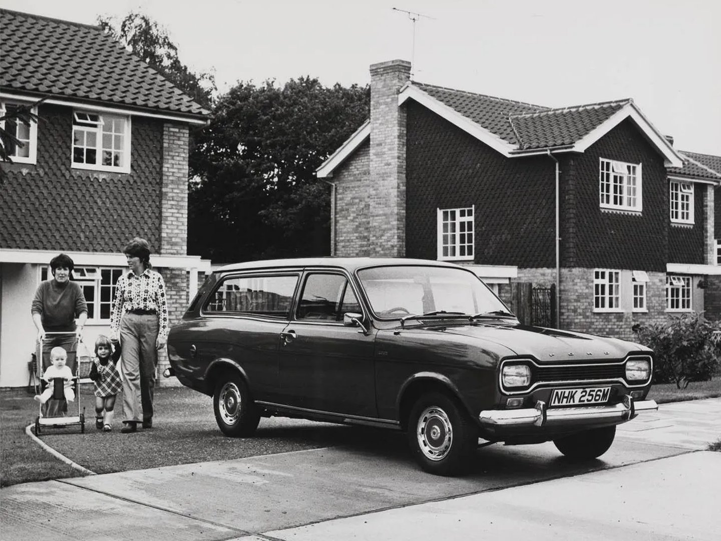 Ford_Escort_1_generation__Estate_3-door__4.jpg