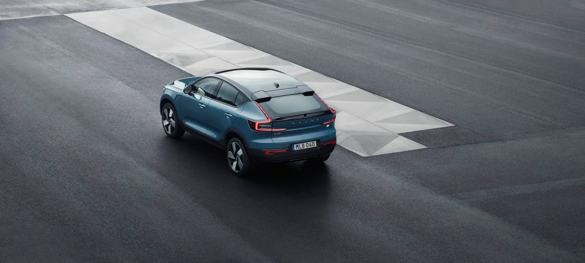 Volvo_C40_Recharge_1_generation__SUV_5-doors__6.jpg