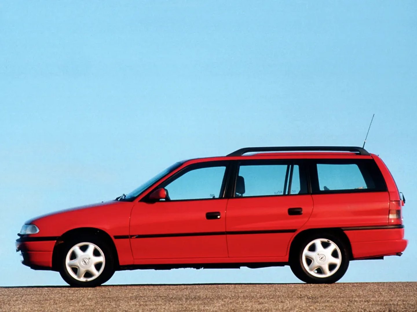 Opel_Astra_1_generation_restyling_1__Estate_5-door__5.jpg