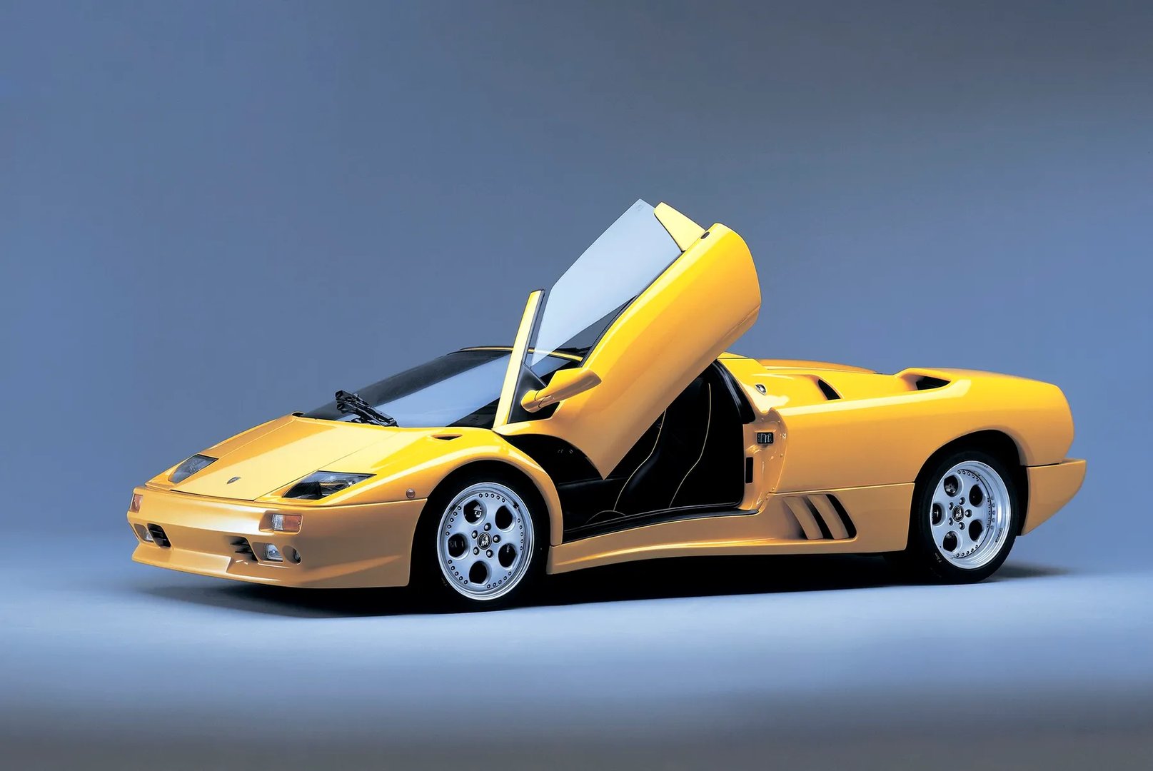 Lamborghini_Diablo_1_generation__Roadster__4.jpg