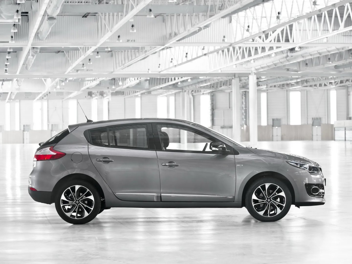 Renault_Megane_3_generation_restyling_2__Hatchback_5-door__8.jpg