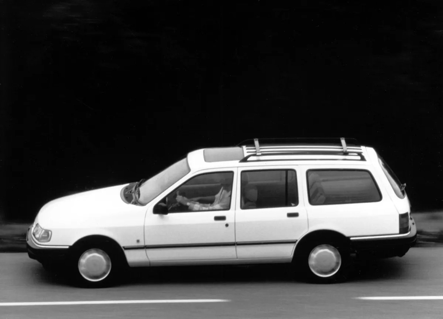 Ford_Sierra_1_generation_restyling__Estate_5-door__4.jpg