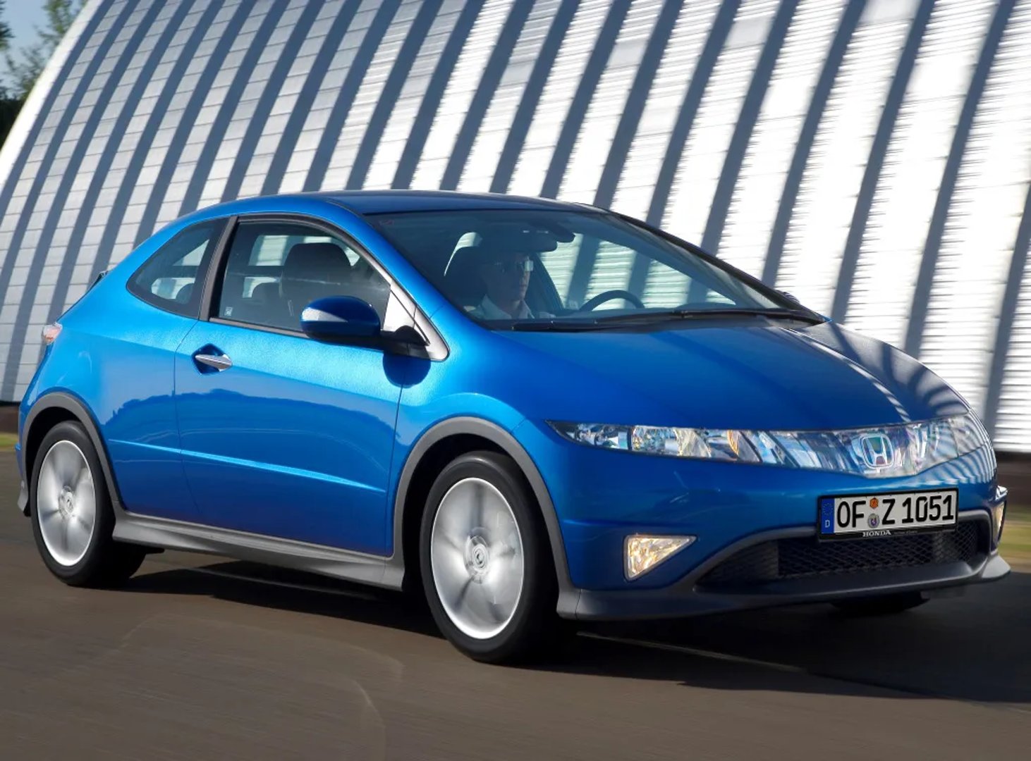 Honda_Civic_8_generation__Hatchback_3-door__6.jpg