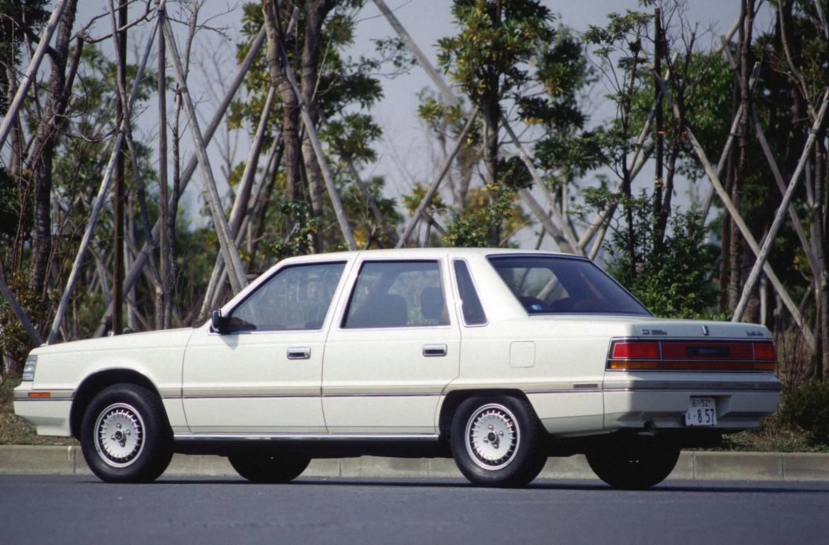 Mitsubishi_Debonair_2_generation__Sedan__2.jpg