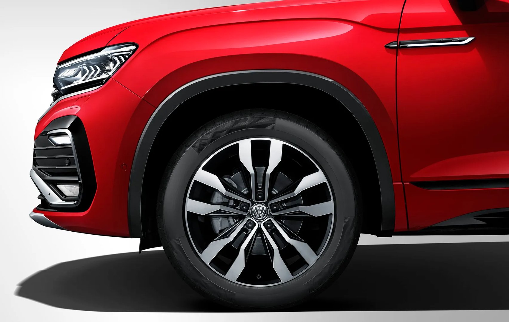 Volkswagen_Tayron_1_generation__SUV_Coupe__10.jpg