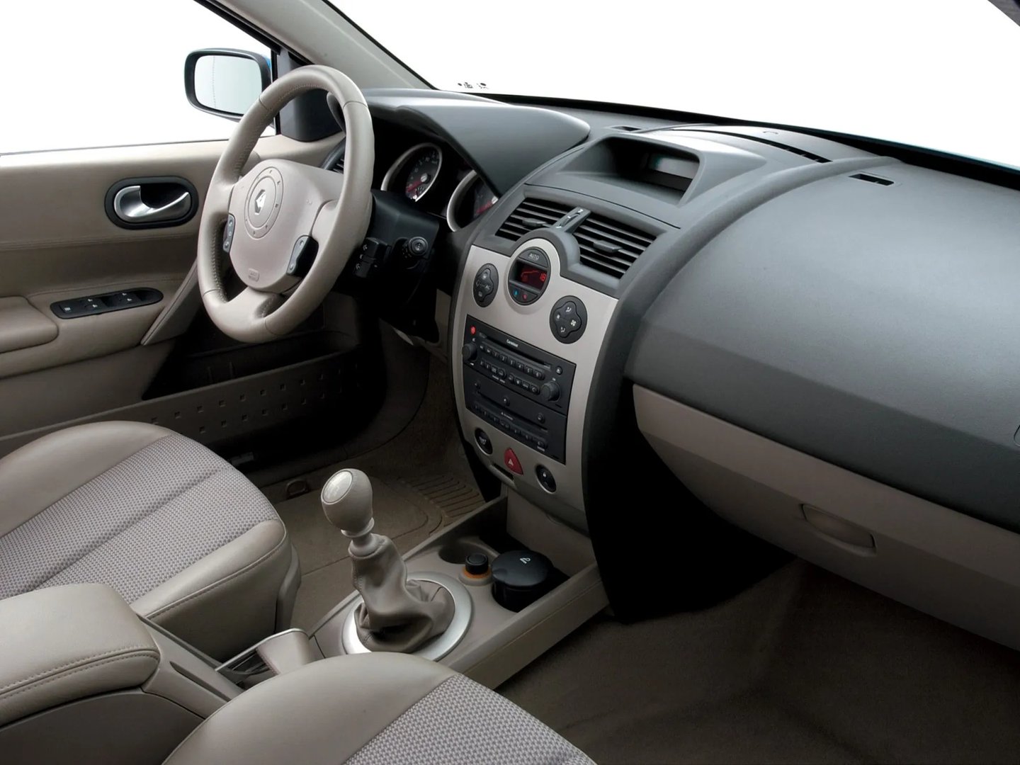 Renault_Megane_2_generation__Sedan__13.jpg