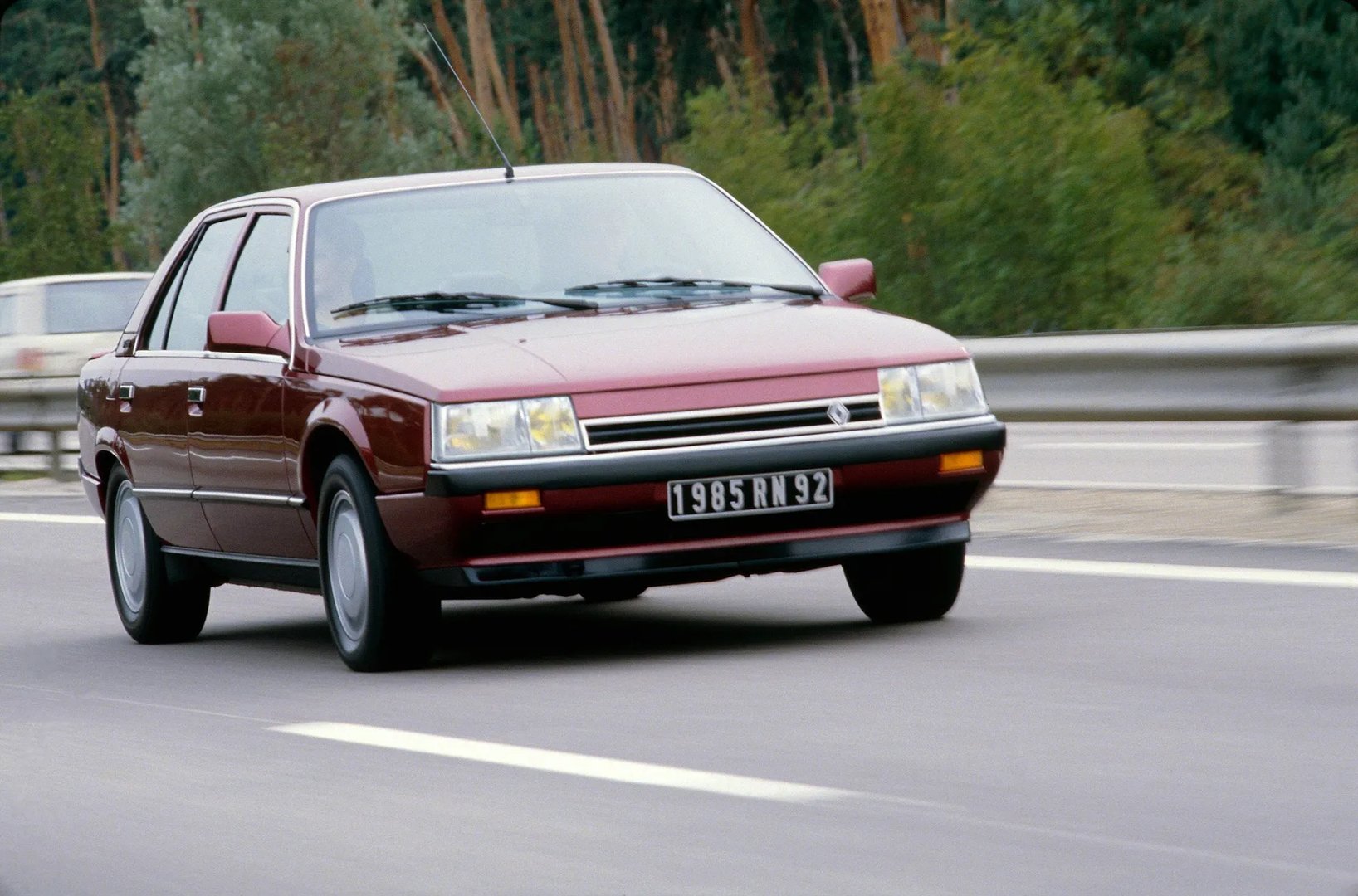 Renault_25_1_generation__Liftback__2.jpg