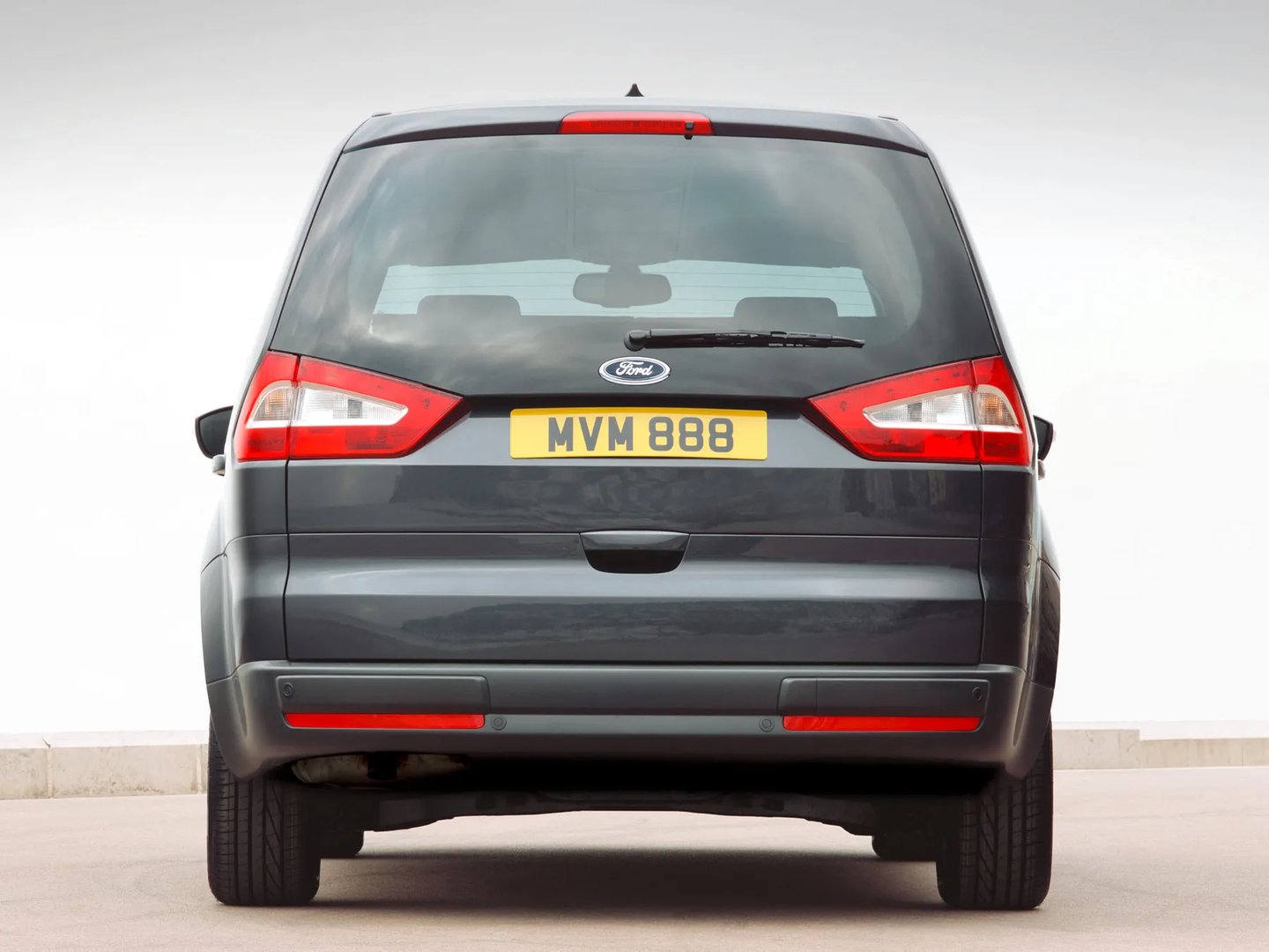 Ford_Galaxy_2_generation__Minivan__9.jpg