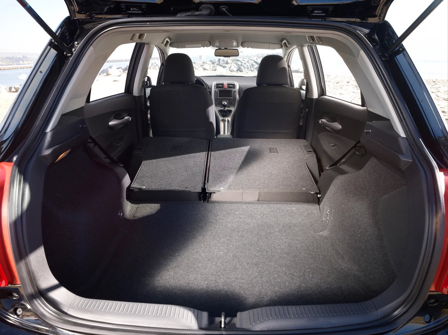 Toyota_Auris_1_generation__Hatchback_5-door__9.jpg