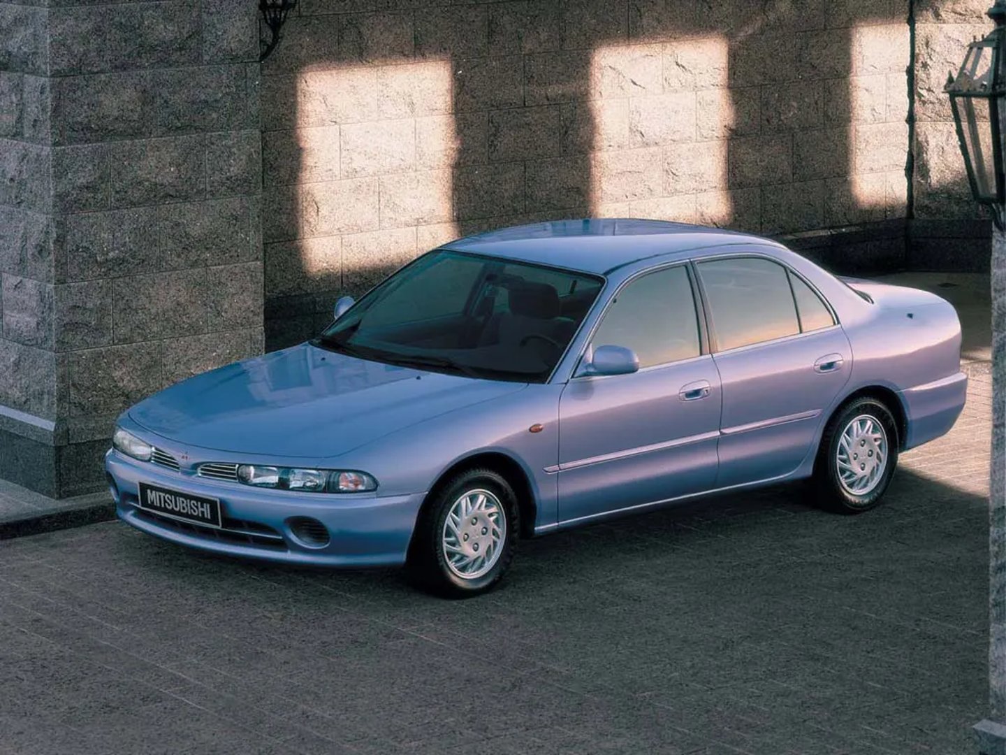 Mitsubishi_Galant_7_generation__Sedan__3.jpg