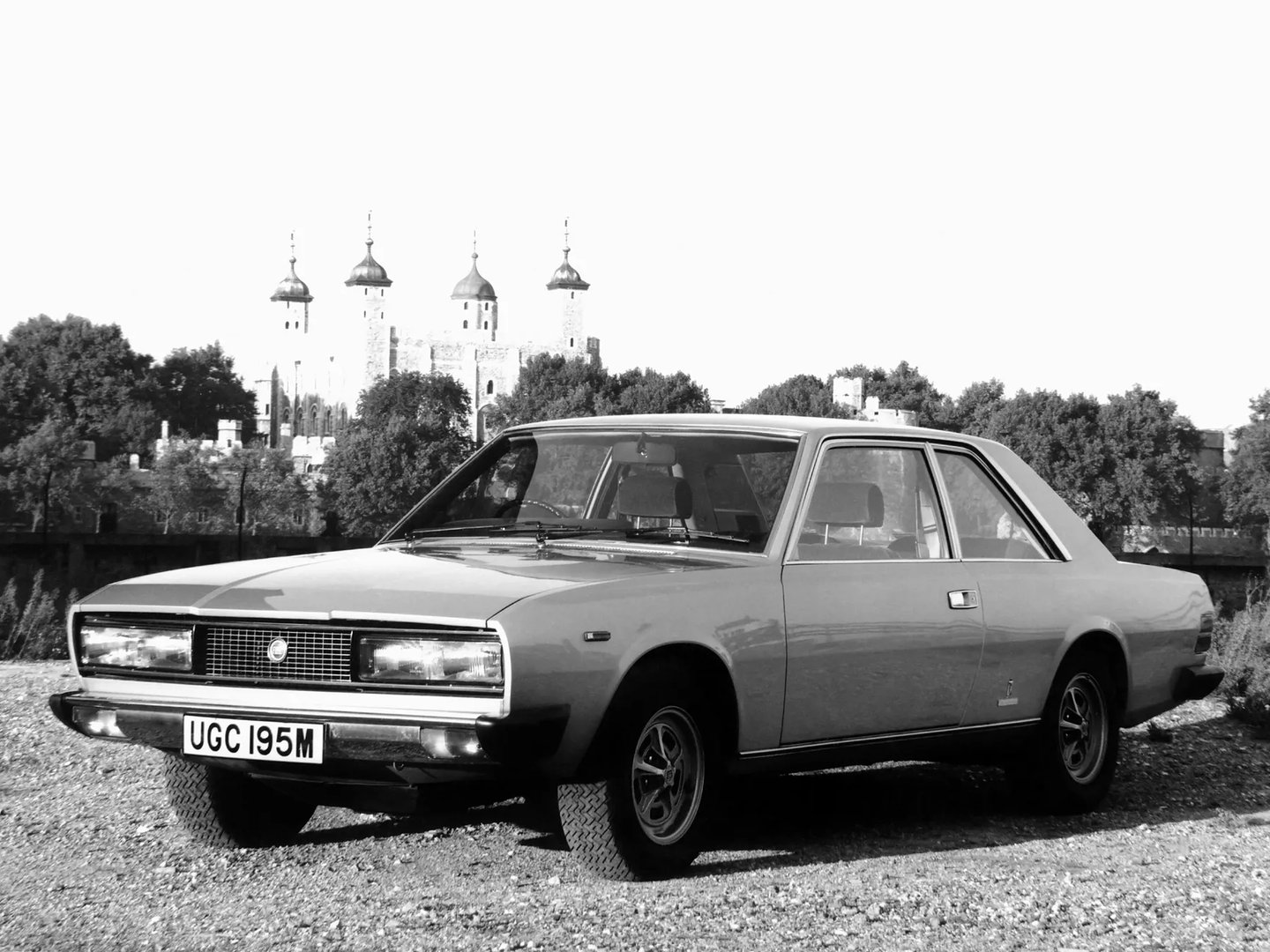 Fiat_130_1_generation__Coupe__3.jpg