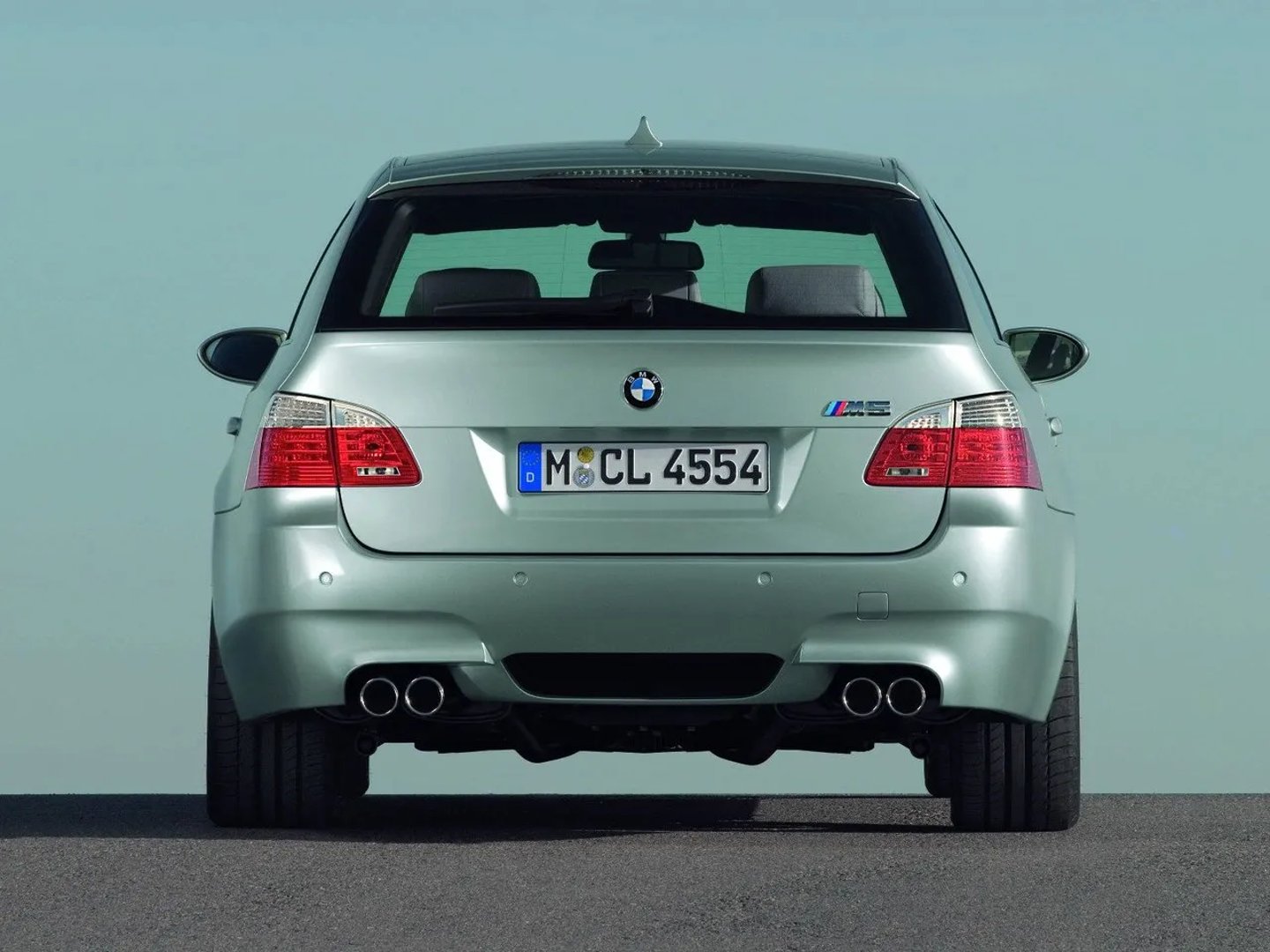 BMW_M5_4_generation__Estate_5-door__4.jpg