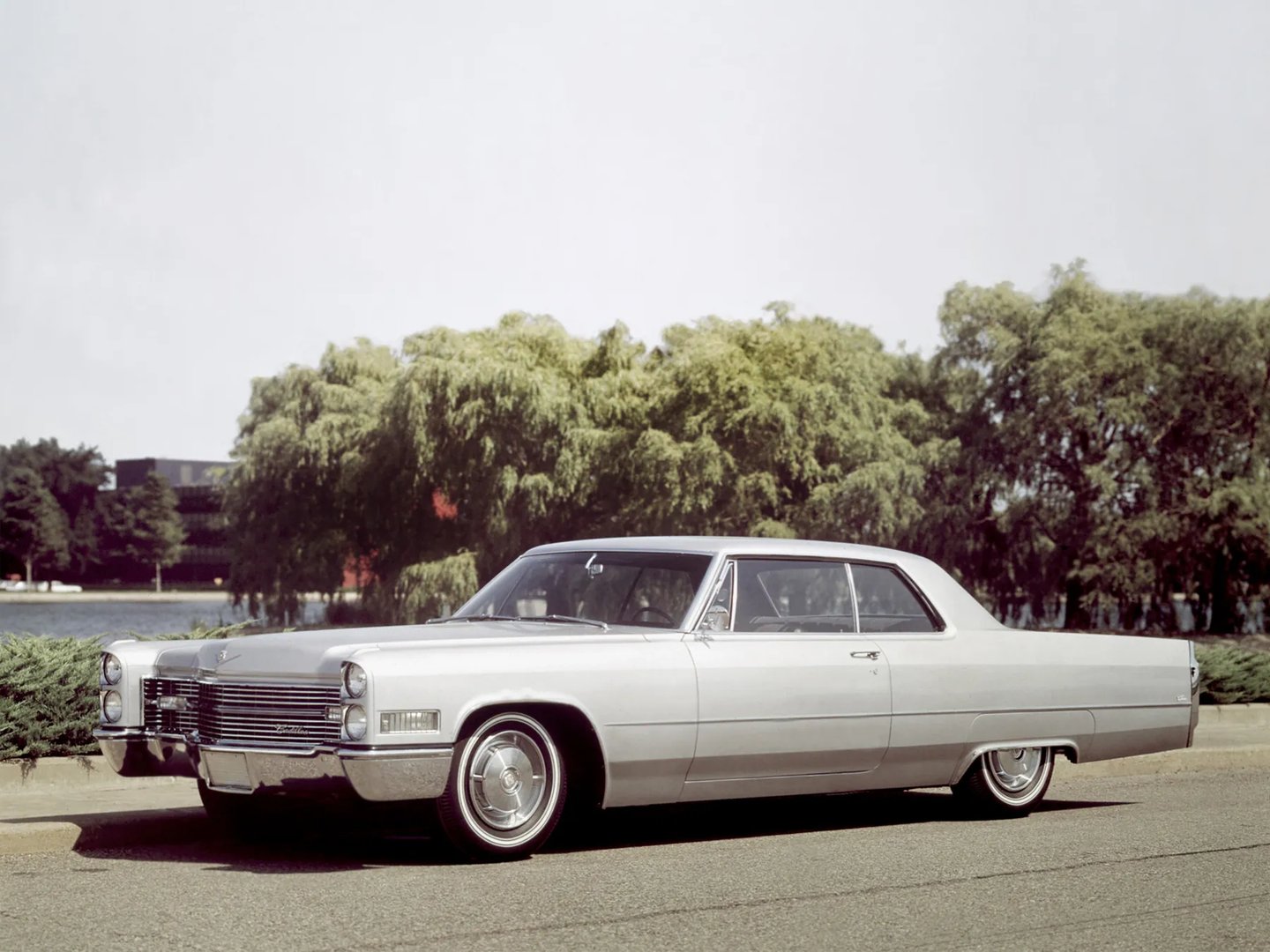 Cadillac_DeVille_3_generation__Coupe__3.jpg