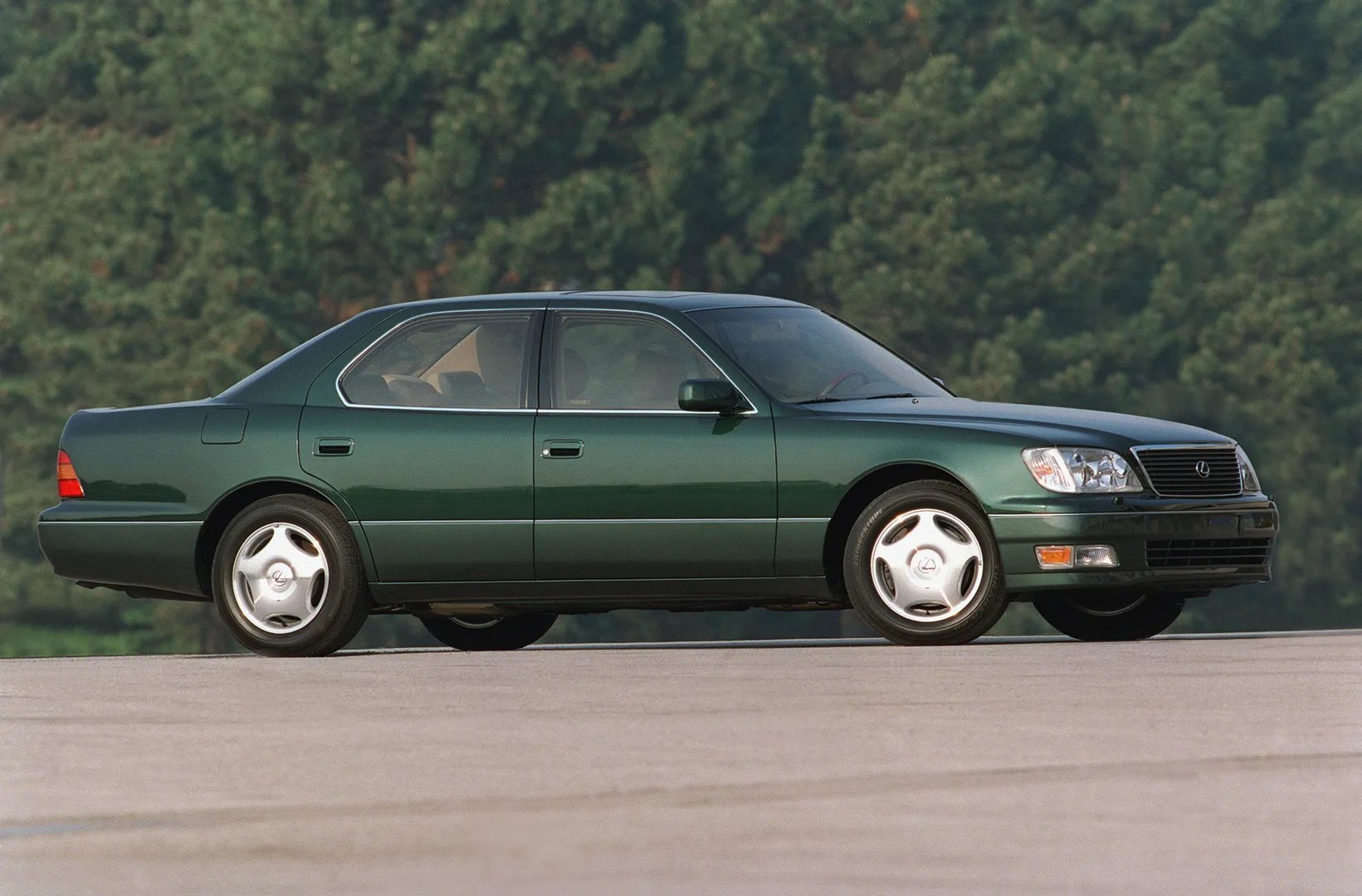 Lexus_LS_2_generation__Sedan__13.jpg