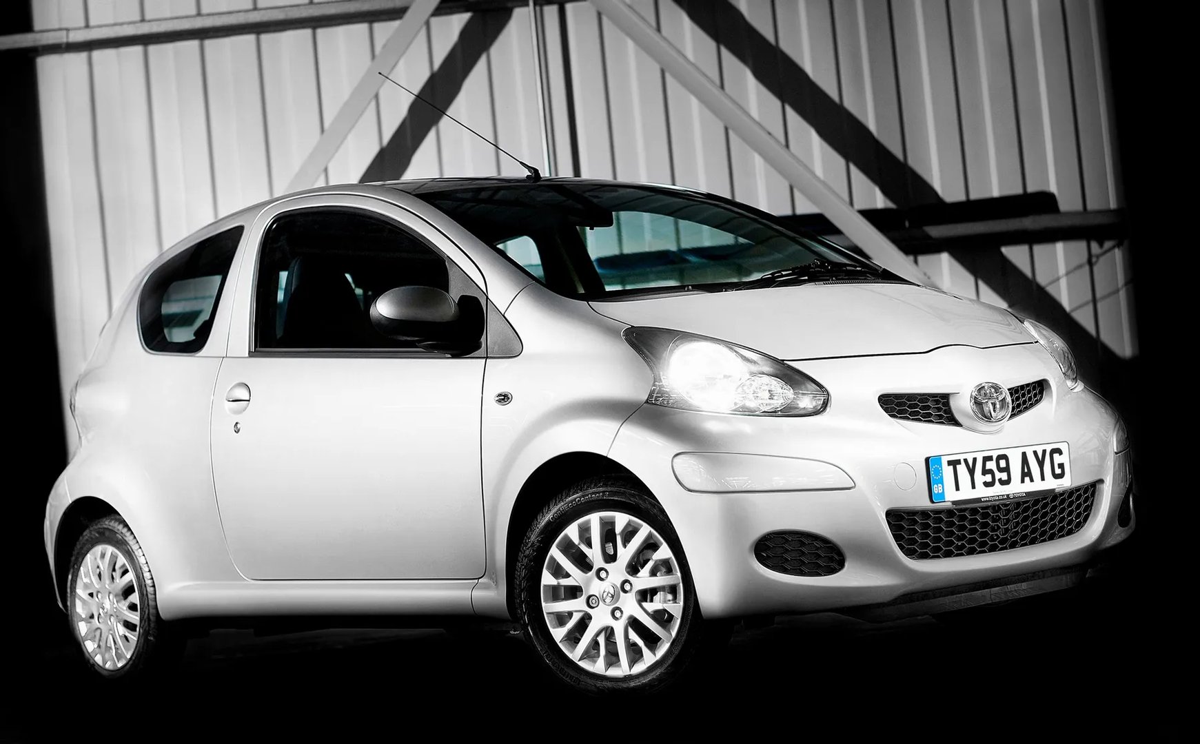 Toyota_Aygo_1_generation_restyling__Mini_3-doors__1.jpg