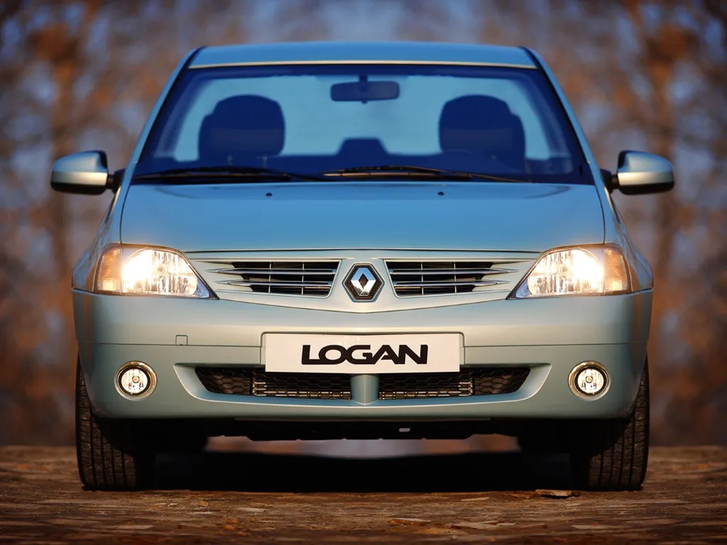 Renault_Logan_1_generation__Sedan__6.jpg