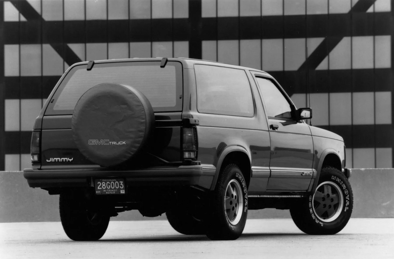 GMC_Jimmy_1_generation__SUV_3-doors__6.jpg