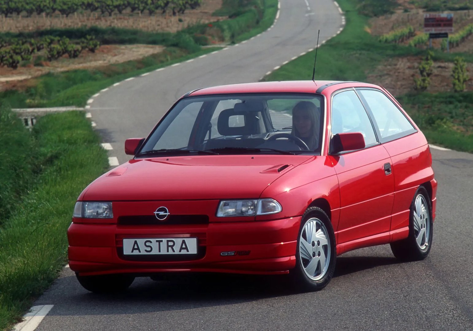 Opel_Astra_1_generation__Hatchback_3-door__4.jpg