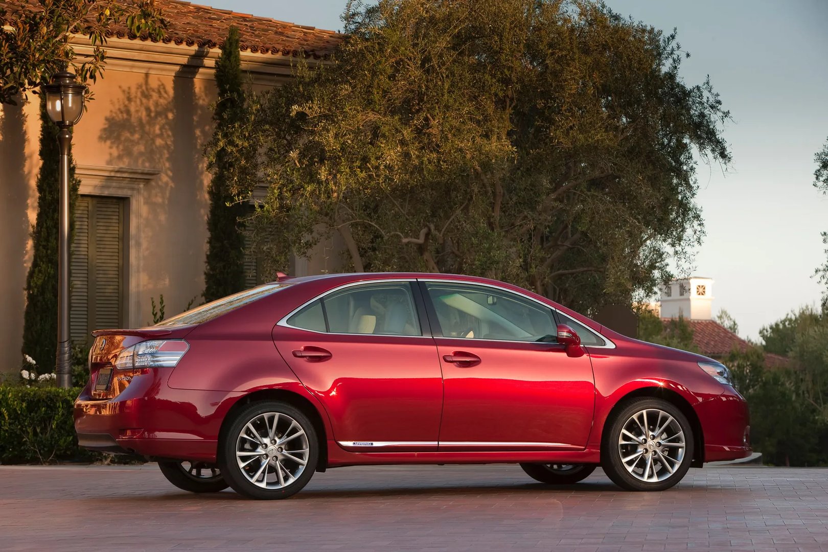 Lexus_HS_1_generation__Sedan__3.jpg