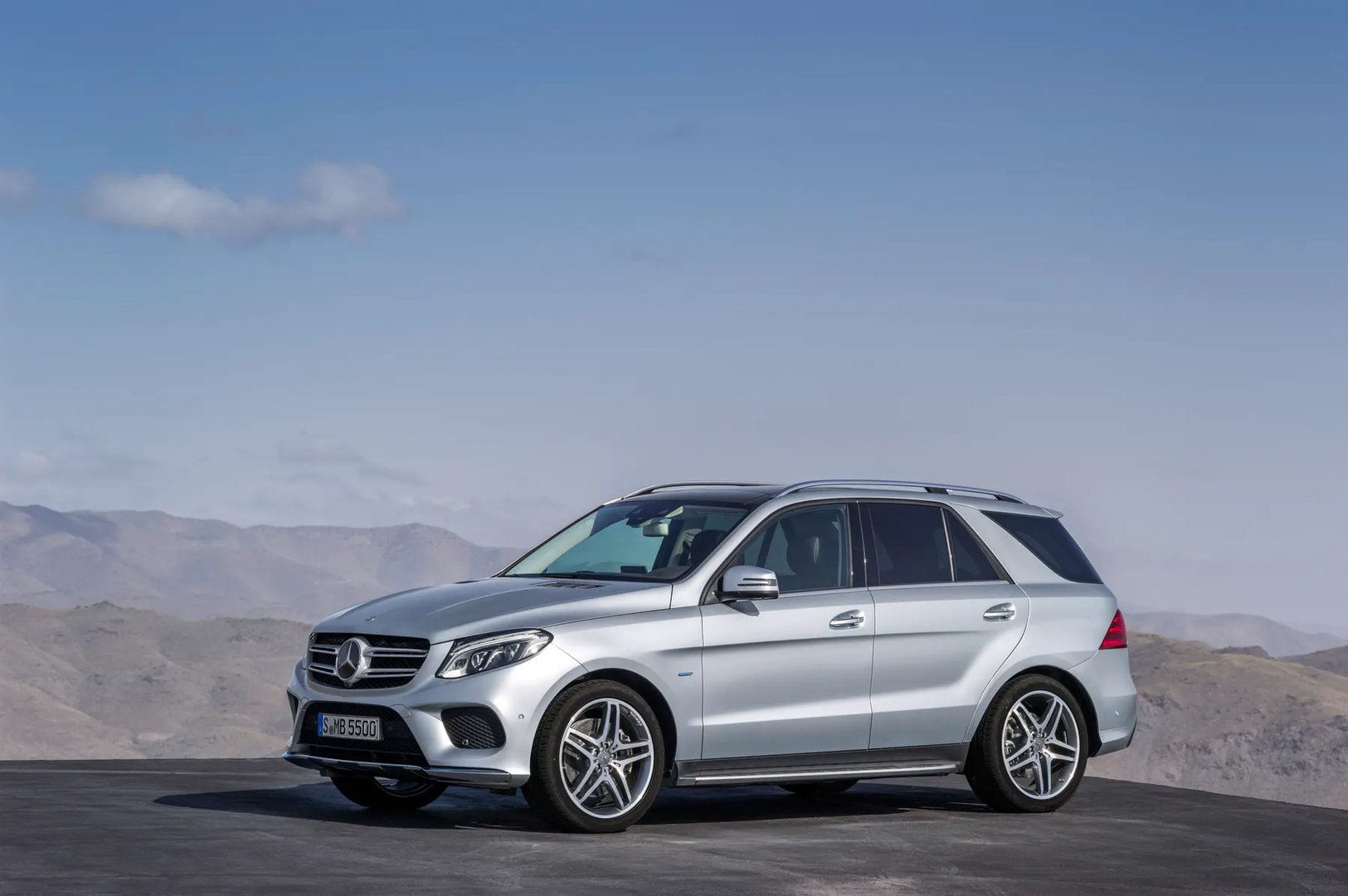 Mercedes_GLE_1_generation__SUV_5-doors__3.jpg