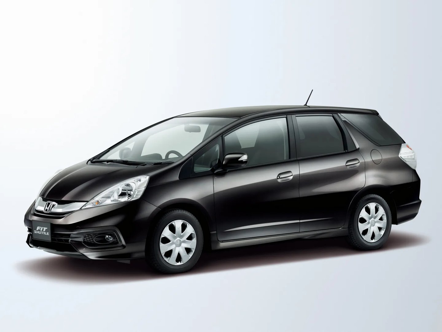Honda_Fit_Shuttle_1_generation_restyling__Estate_5-door__2.jpg
