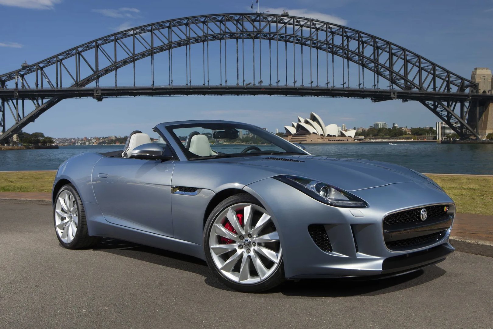 Jaguar_F-Type_1_generation__Roadster__2.jpg