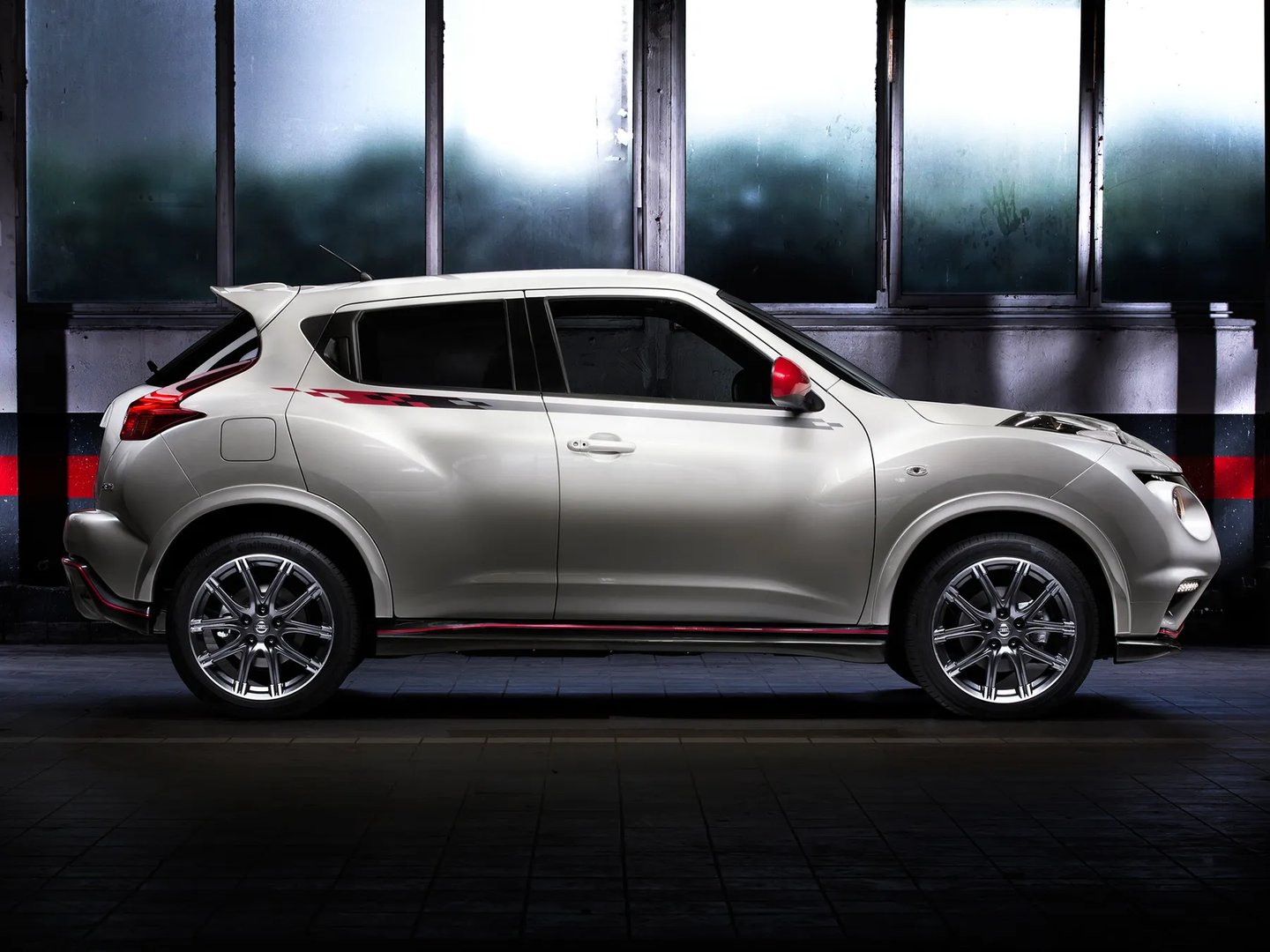 Nissan_Juke_Nismo_1_generation__SUV_5-doors__4.jpg