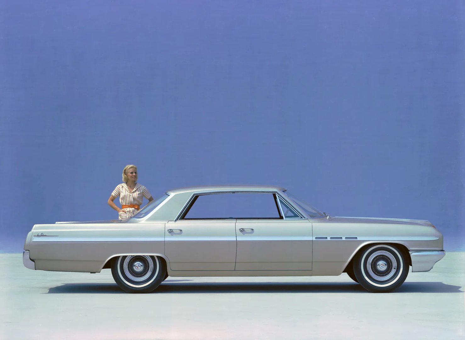 Buick_LeSabre_2_generation__Sedan_Hardtop__2.jpg