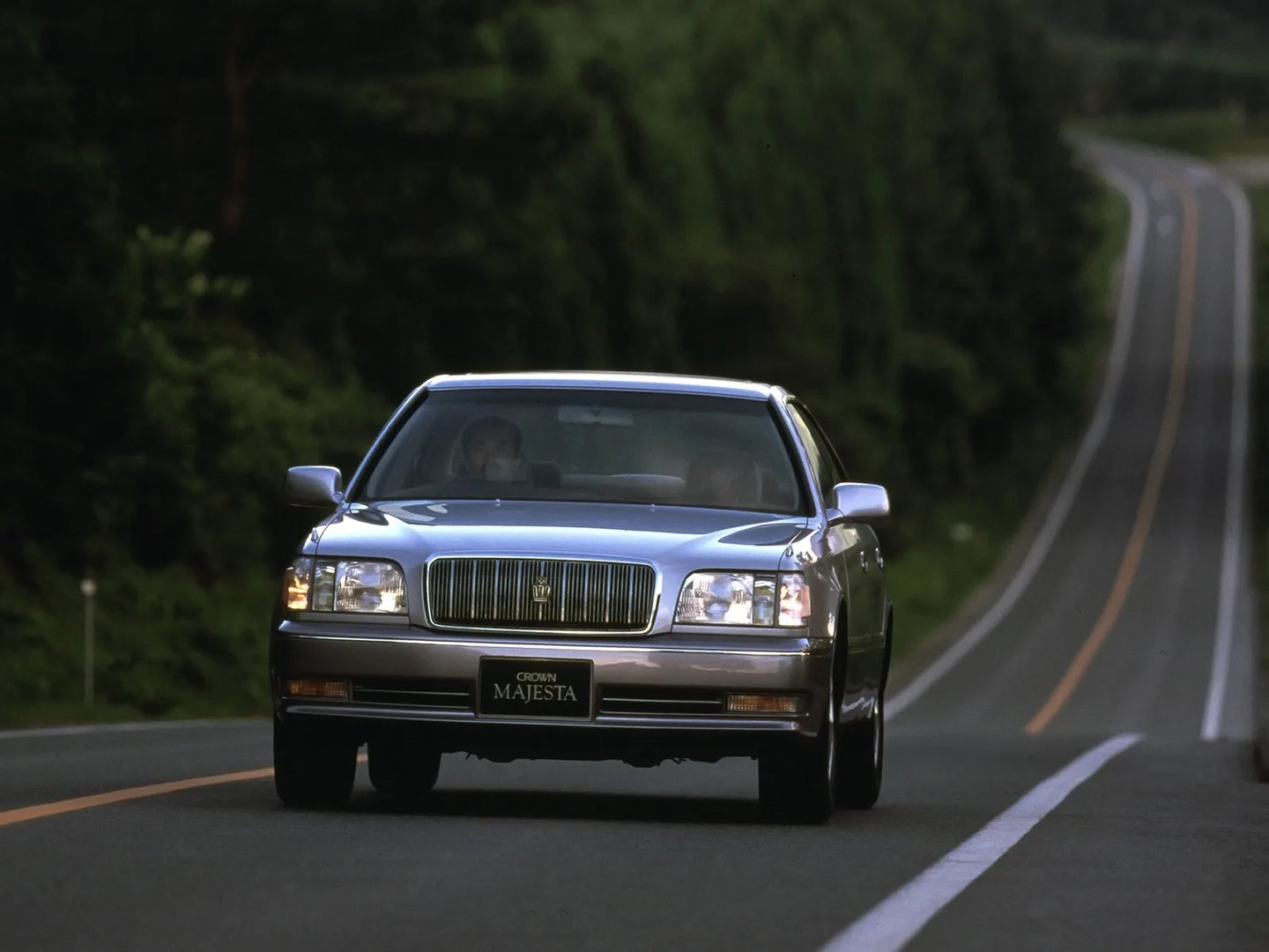 Toyota_Crown_Majesta_2_generation__Sedan__8.jpg